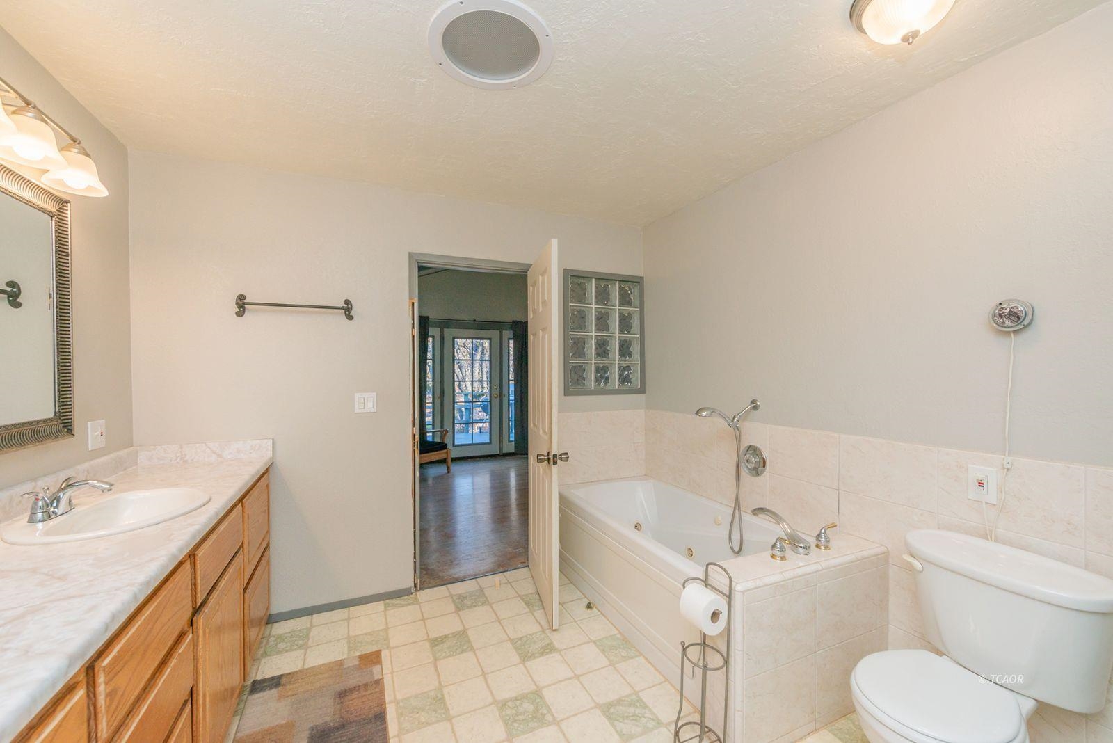 Detail Gallery Image 19 of 49 For 1476 Poker Bar Rd, Douglas City,  CA 96024 - 4 Beds | 3 Baths