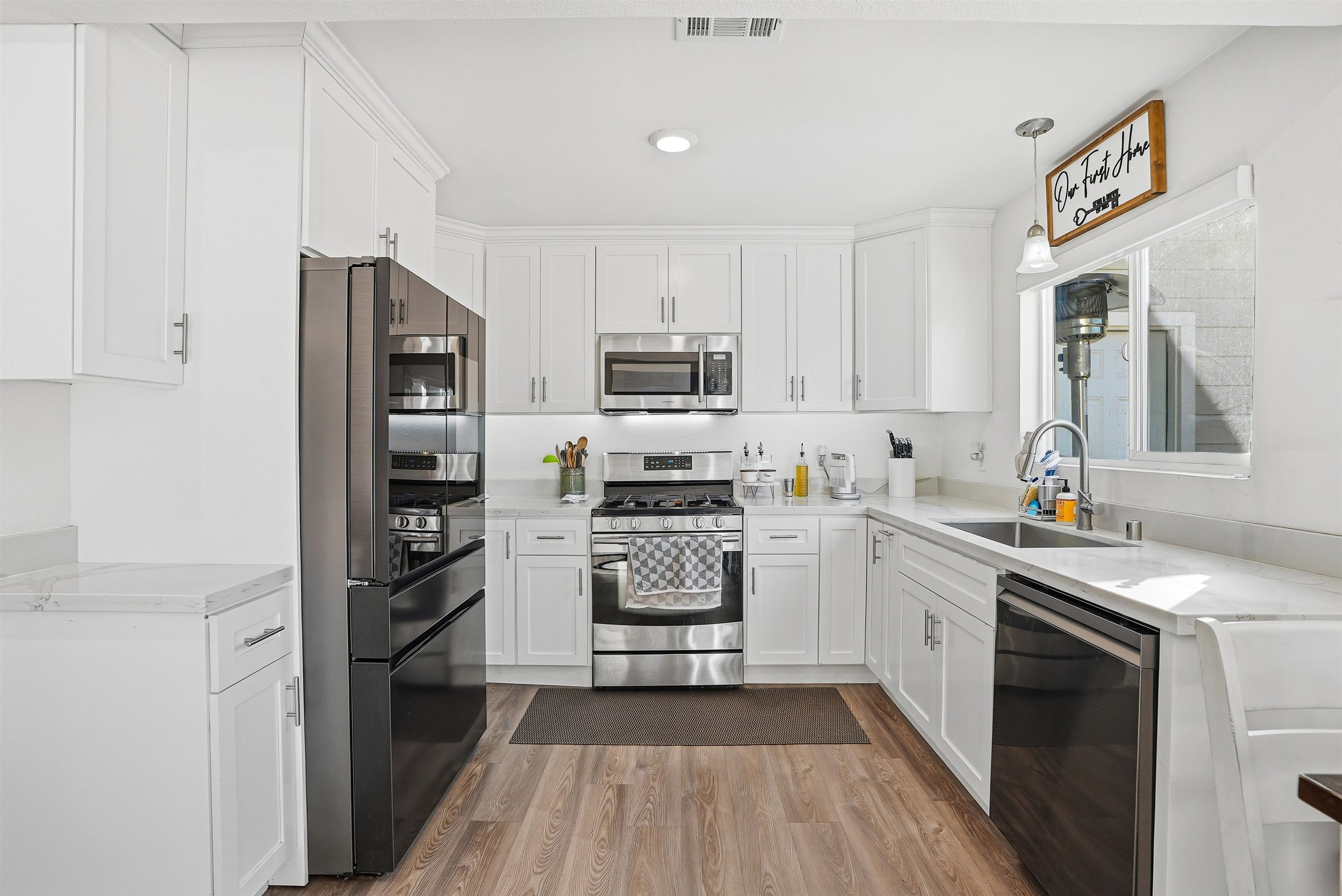 Detail Gallery Image 4 of 17 For 688 School St, Pittsburg,  CA 94565-3941 - 3 Beds | 2 Baths