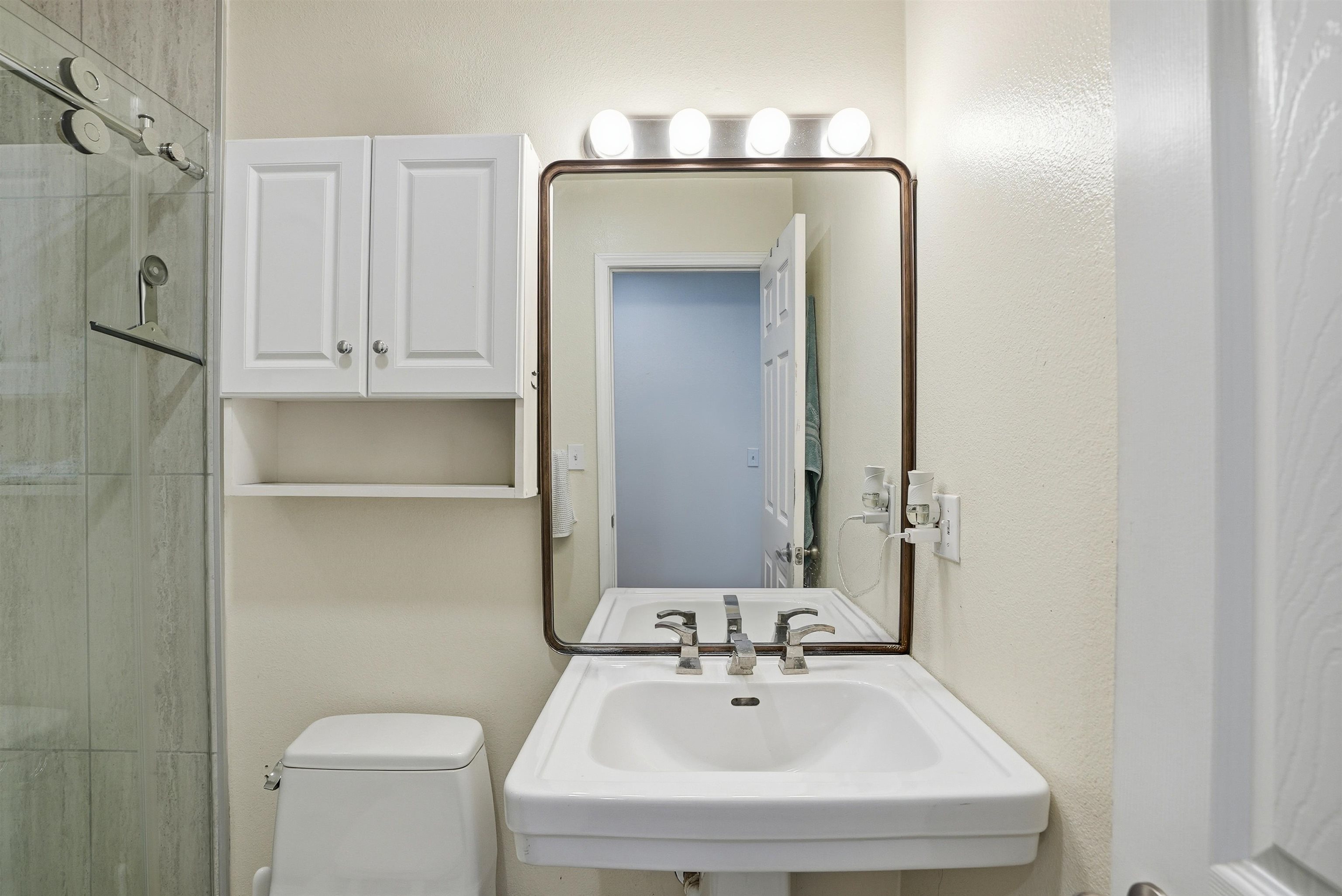 Detail Gallery Image 5 of 17 For 688 School St, Pittsburg,  CA 94565-3941 - 3 Beds | 2 Baths