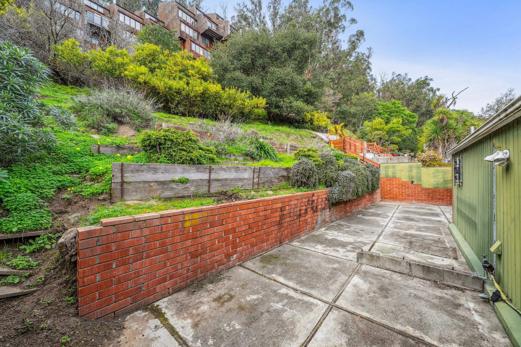 Detail Gallery Image 30 of 48 For 953 Hillside Ave, Albany,  CA 94706 - 3 Beds | 2/1 Baths