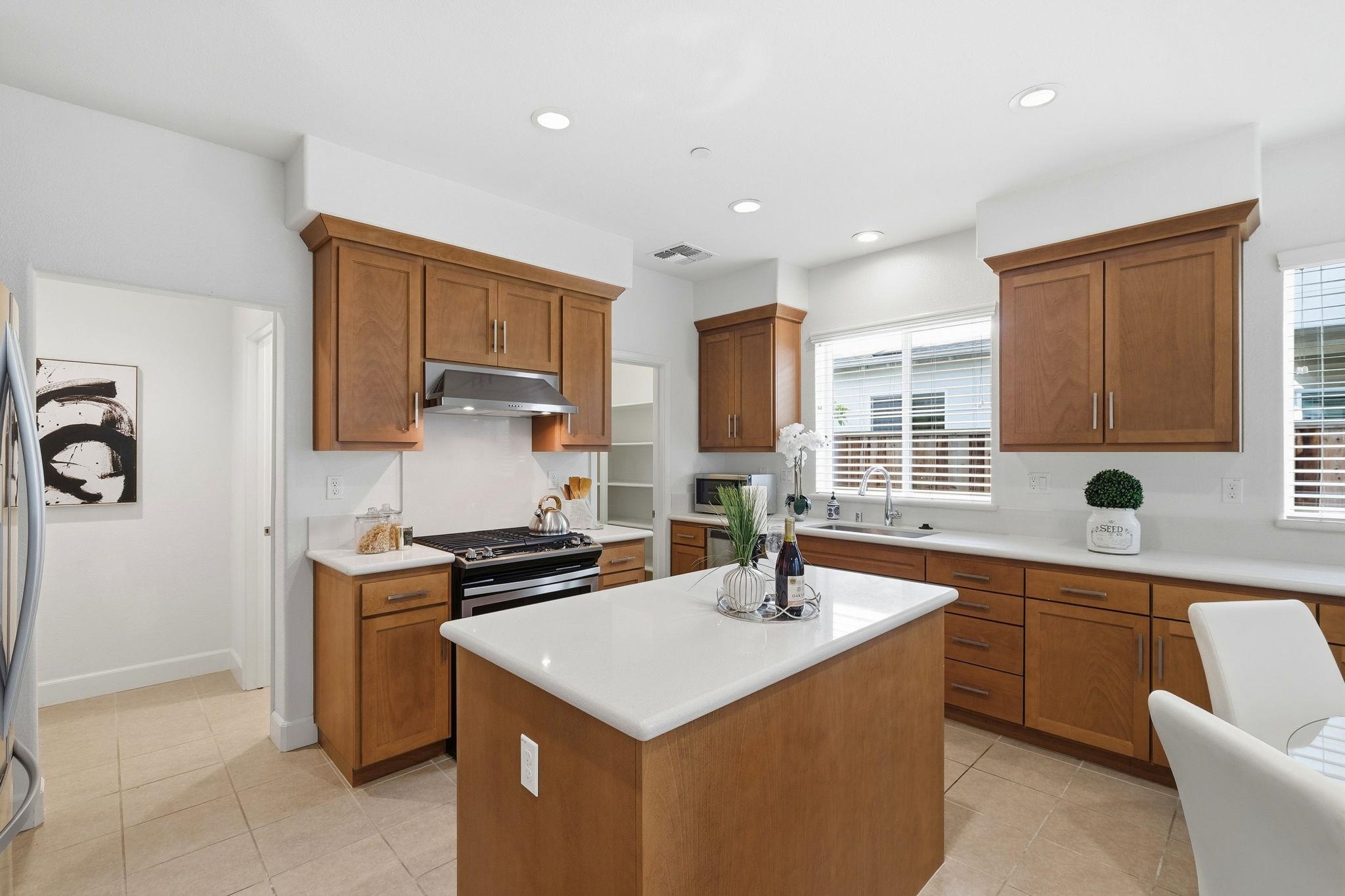 Detail Gallery Image 9 of 45 For 8553 Schooner Way, Newark,  CA 94560 - 4 Beds | 2/1 Baths