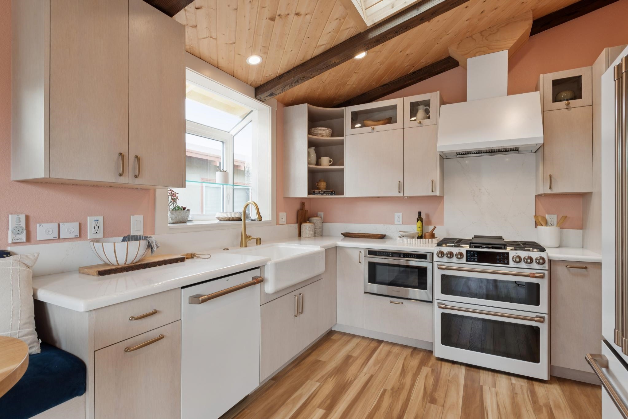 Detail Gallery Image 17 of 45 For 619 62nd St, Oakland,  CA 94609 - 2 Beds | 2 Baths