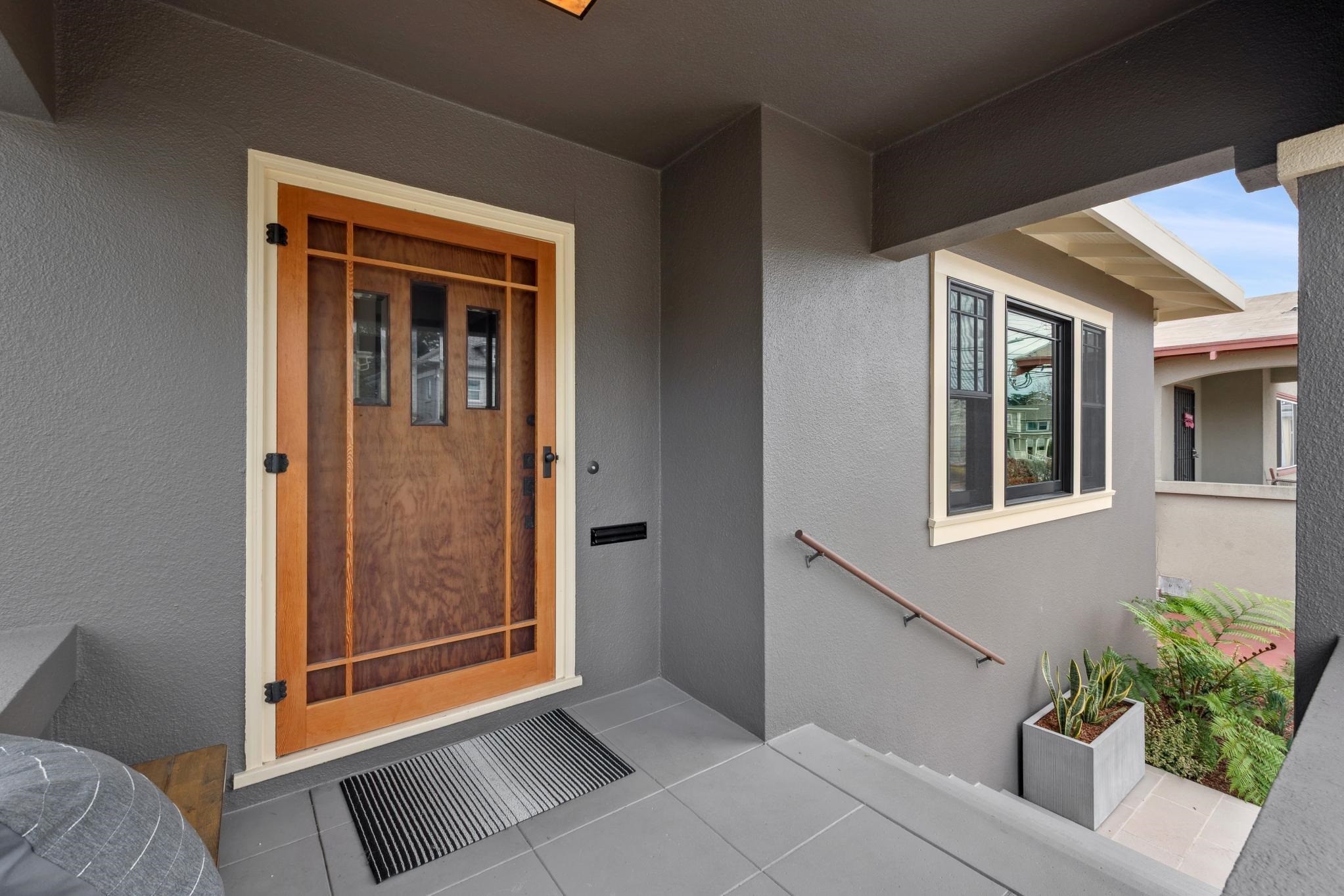 Detail Gallery Image 3 of 45 For 619 62nd St, Oakland,  CA 94609 - 2 Beds | 2 Baths