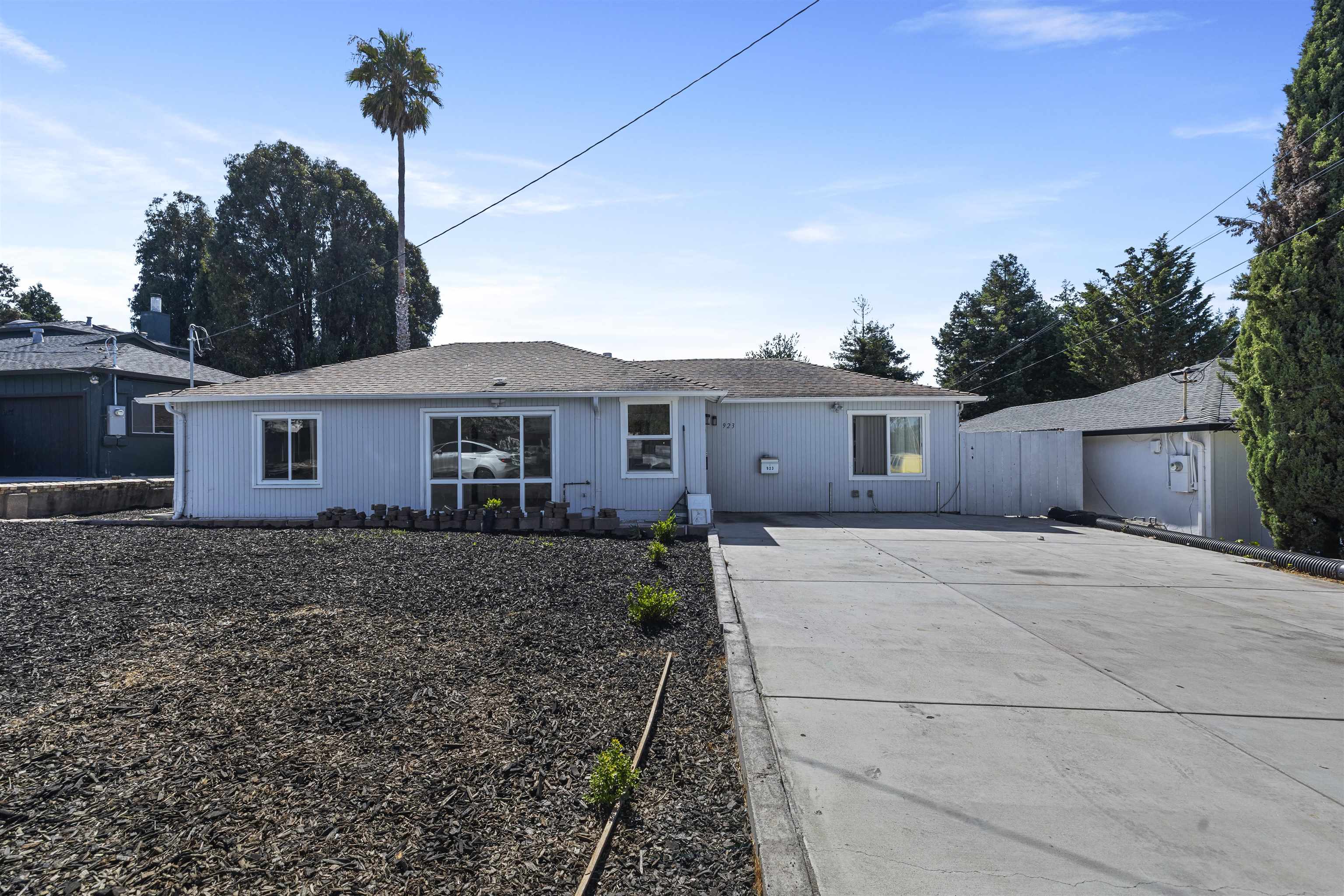 Detail Gallery Image 2 of 27 For 923 Kelvin Rd, El Sobrante,  CA 94803 - 3 Beds | 2 Baths