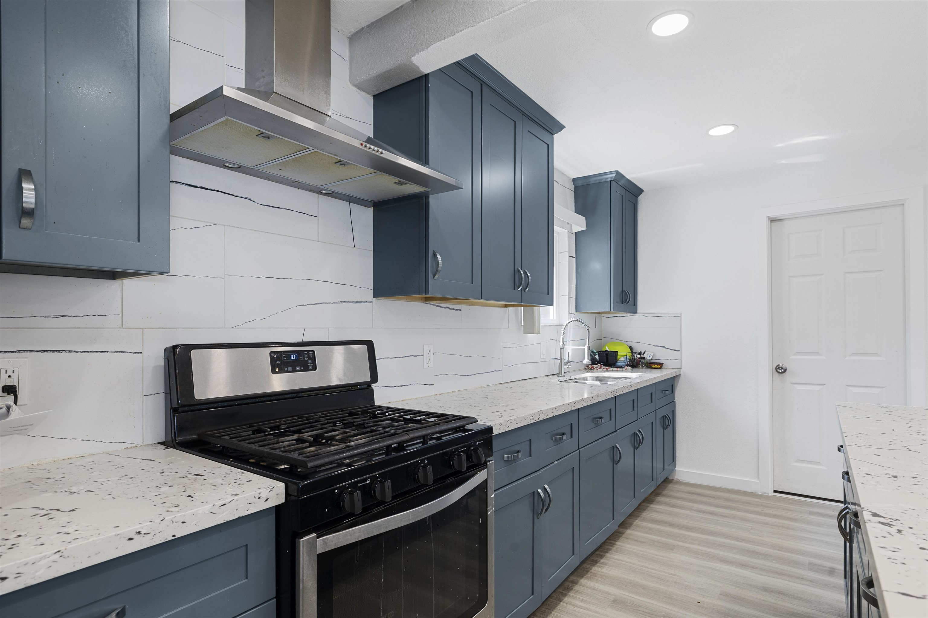 Detail Gallery Image 7 of 27 For 923 Kelvin Rd, El Sobrante,  CA 94803 - 3 Beds | 2 Baths