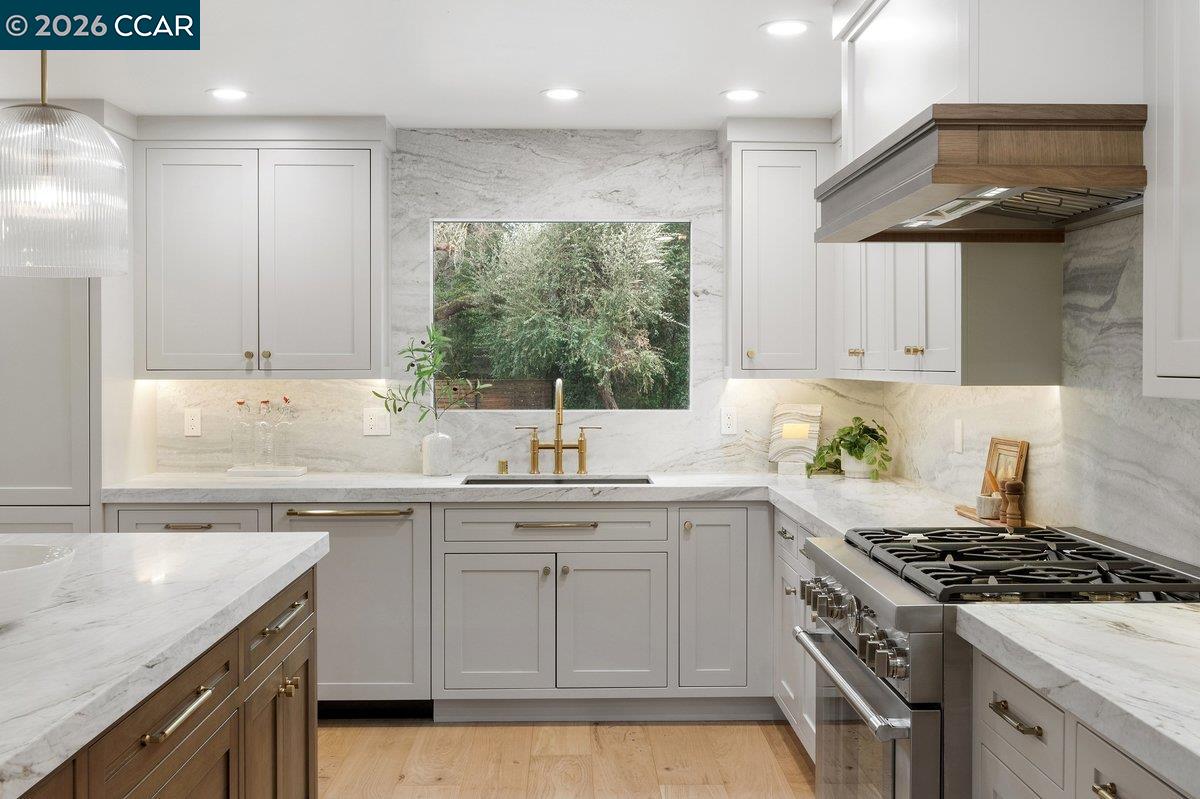 Detail Gallery Image 13 of 54 For 1 Waverly Ct, Alamo,  CA 94507 - 5 Beds | 4/1 Baths