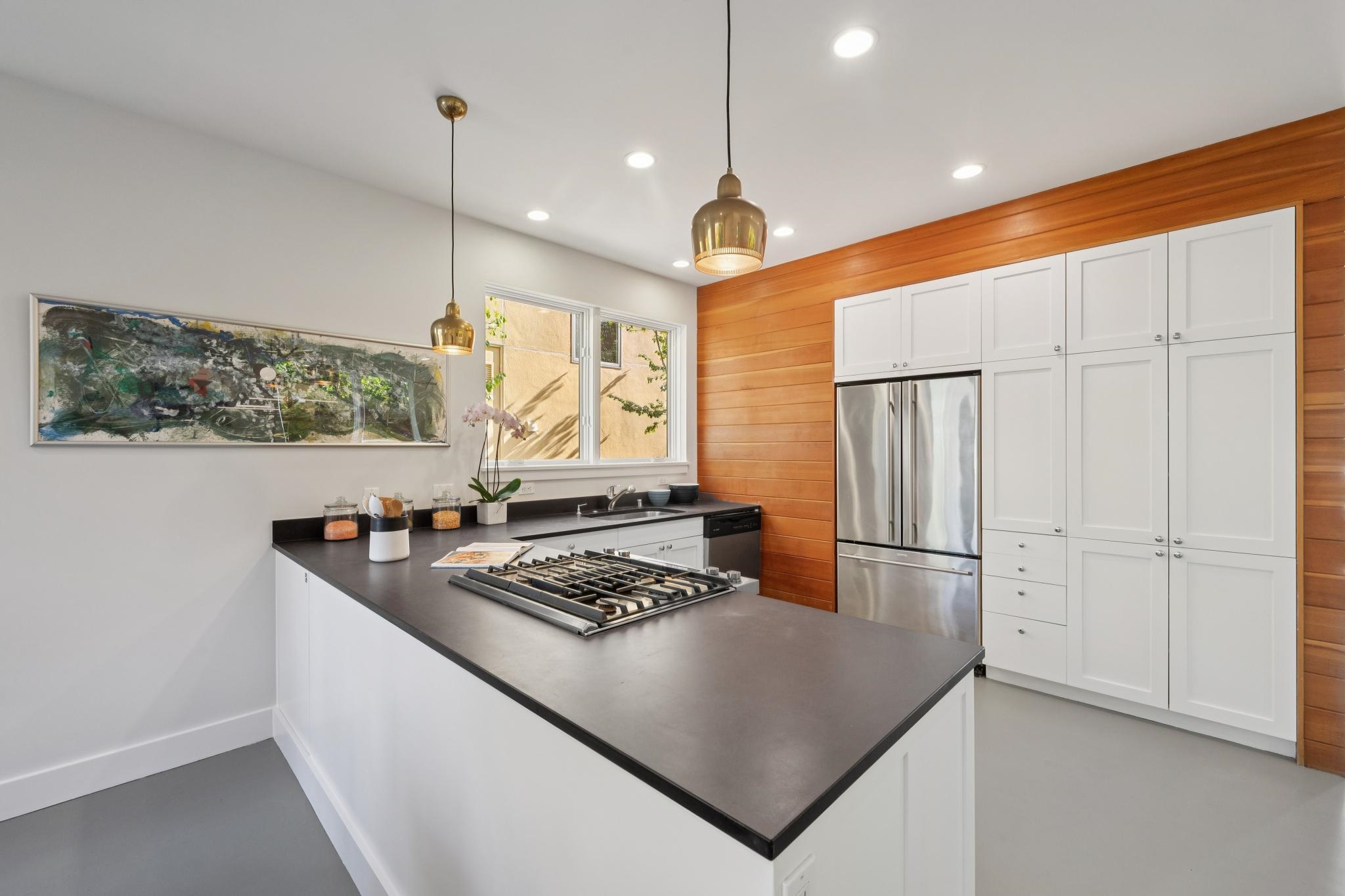 Detail Gallery Image 14 of 60 For 1126 Ocean Avenue, Oakland,  CA 94608 - 2 Beds | 2/1 Baths