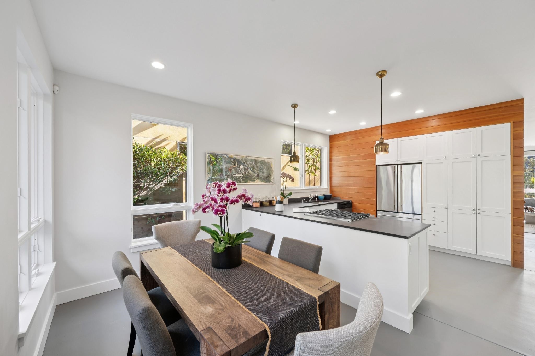 Detail Gallery Image 15 of 60 For 1126 Ocean Avenue, Oakland,  CA 94608 - 2 Beds | 2/1 Baths