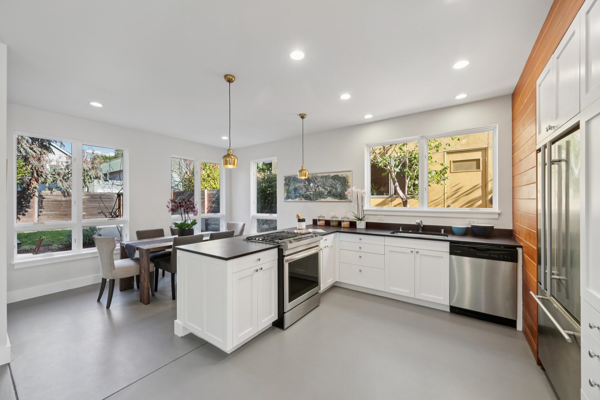 Detail Gallery Image 20 of 60 For 1126 Ocean Avenue, Oakland,  CA 94608 - 2 Beds | 2/1 Baths