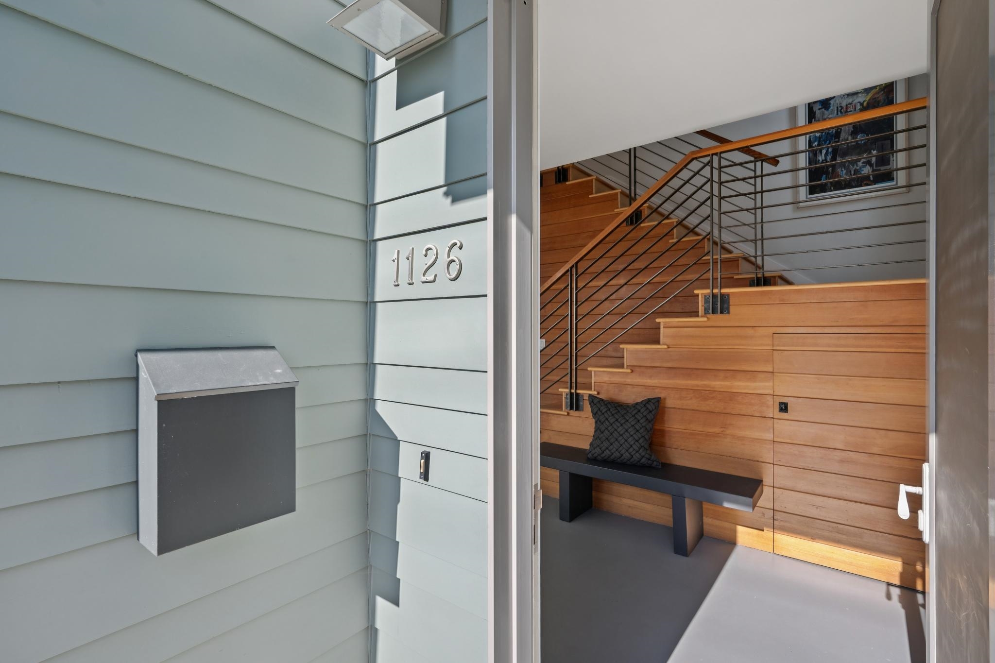 Detail Gallery Image 4 of 60 For 1126 Ocean Avenue, Oakland,  CA 94608 - 2 Beds | 2/1 Baths