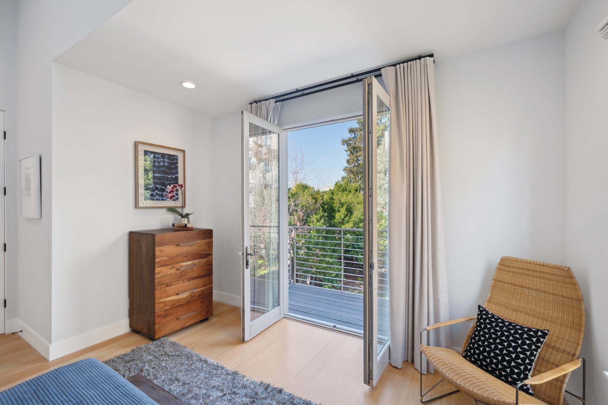 Detail Gallery Image 36 of 60 For 1126 Ocean Avenue, Oakland,  CA 94608 - 2 Beds | 2/1 Baths