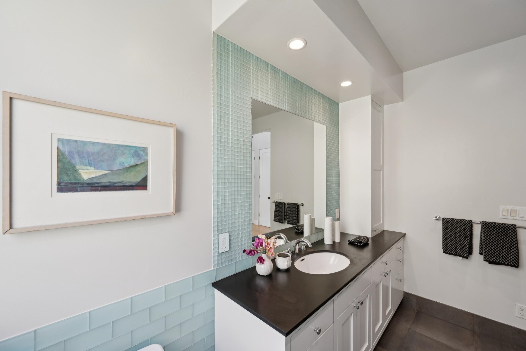 Detail Gallery Image 43 of 60 For 1126 Ocean Avenue, Oakland,  CA 94608 - 2 Beds | 2/1 Baths