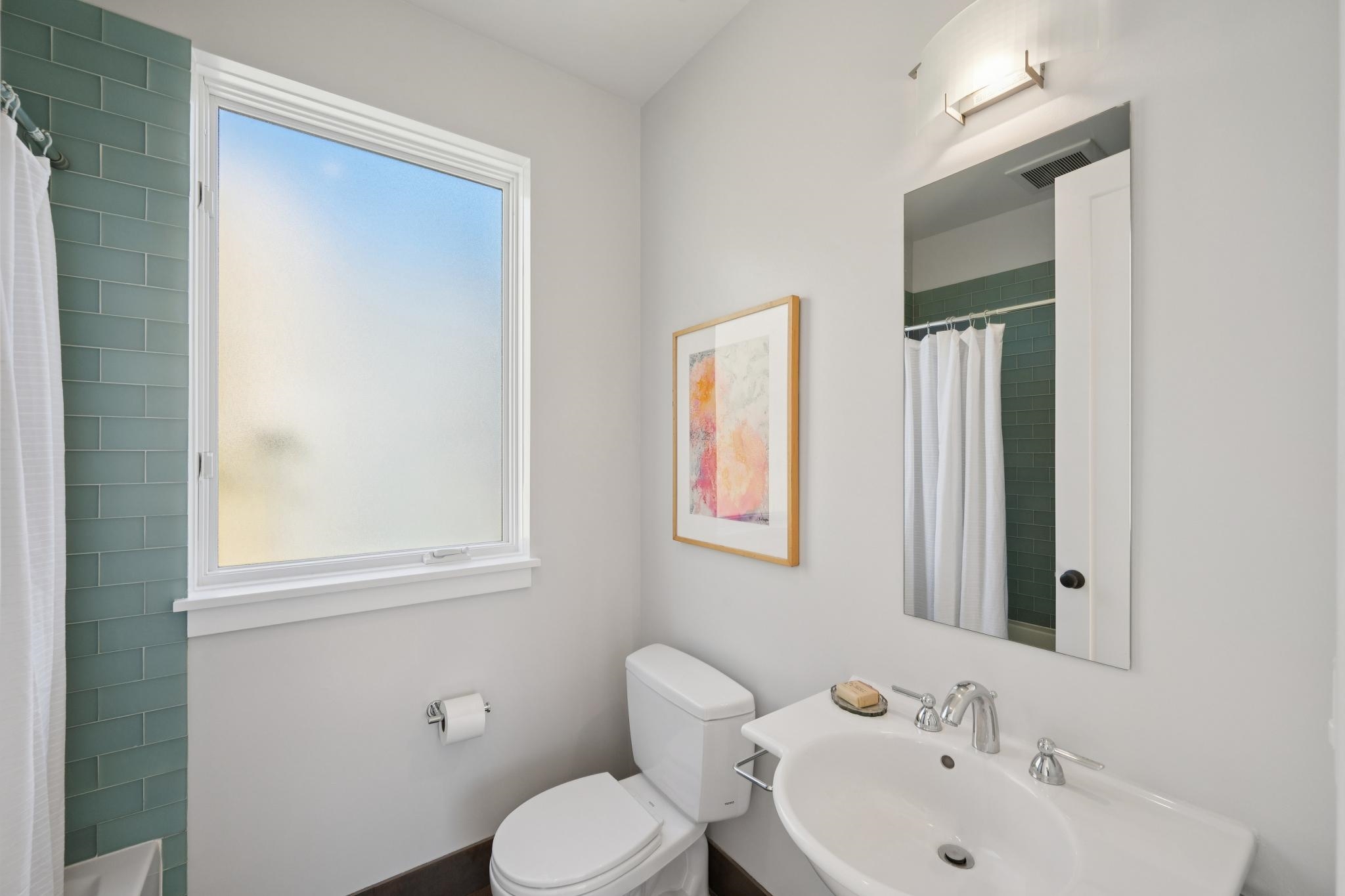 Detail Gallery Image 49 of 60 For 1126 Ocean Avenue, Oakland,  CA 94608 - 2 Beds | 2/1 Baths