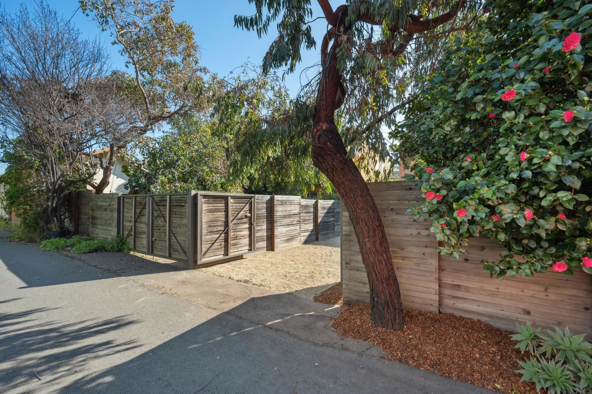 Detail Gallery Image 57 of 60 For 1126 Ocean Avenue, Oakland,  CA 94608 - 2 Beds | 2/1 Baths