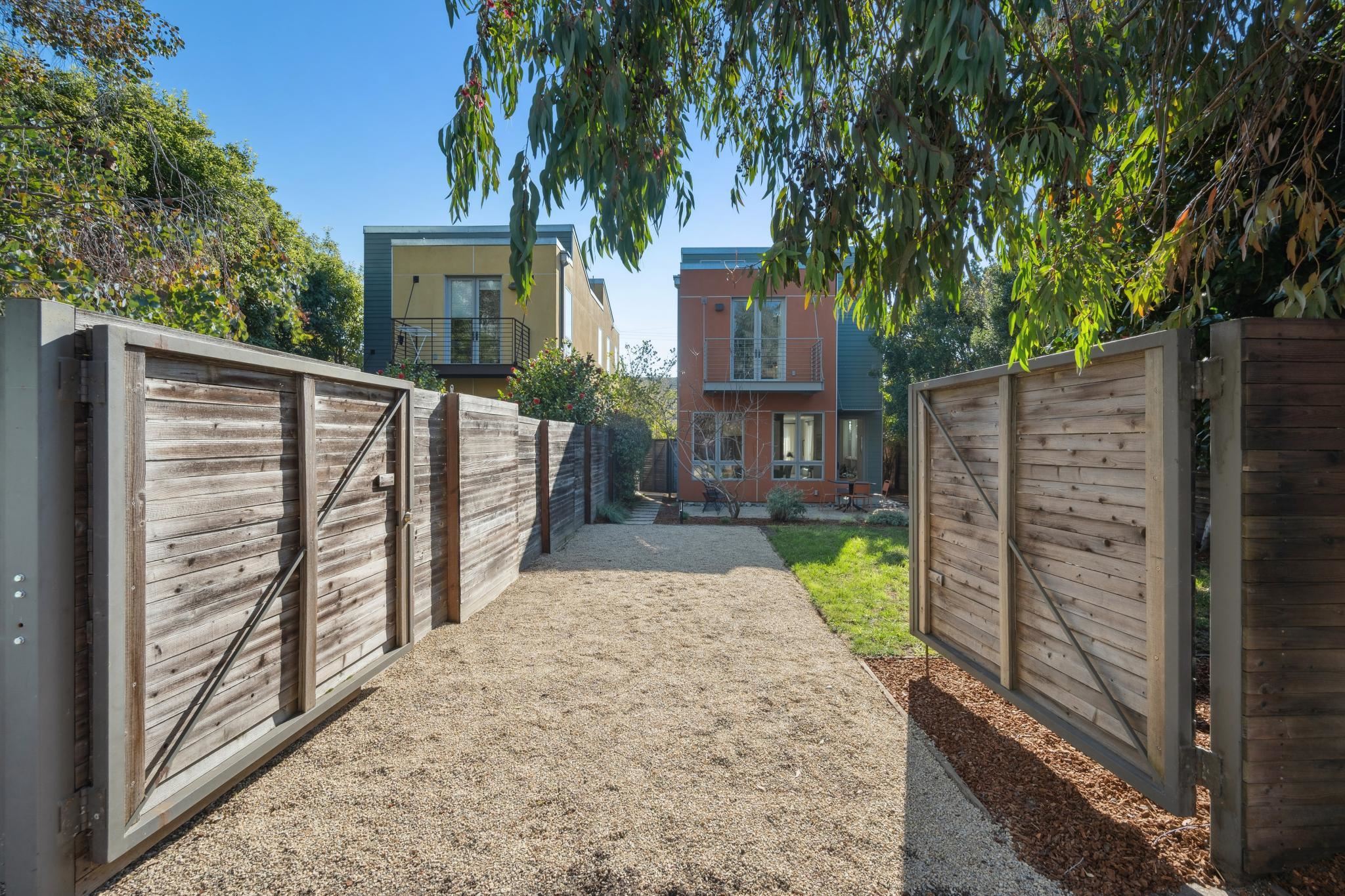 Detail Gallery Image 58 of 60 For 1126 Ocean Avenue, Oakland,  CA 94608 - 2 Beds | 2/1 Baths