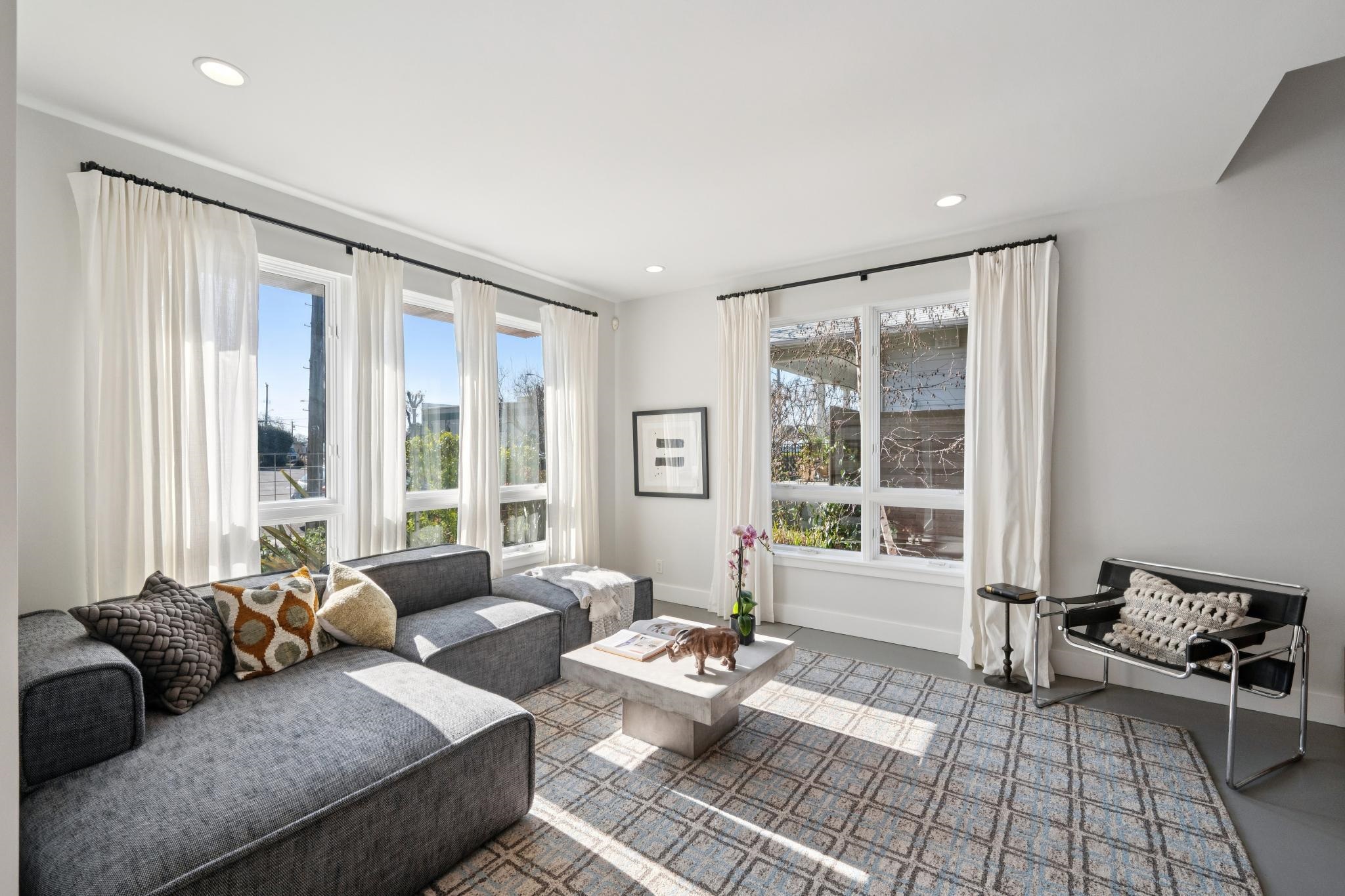 Detail Gallery Image 7 of 60 For 1126 Ocean Avenue, Oakland,  CA 94608 - 2 Beds | 2/1 Baths