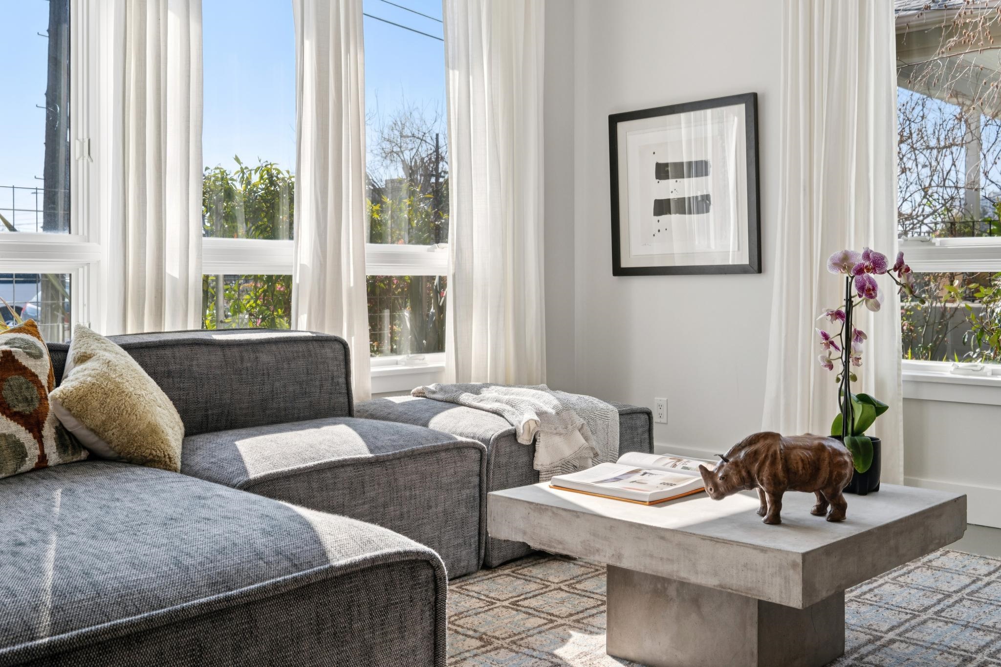 Detail Gallery Image 8 of 60 For 1126 Ocean Avenue, Oakland,  CA 94608 - 2 Beds | 2/1 Baths