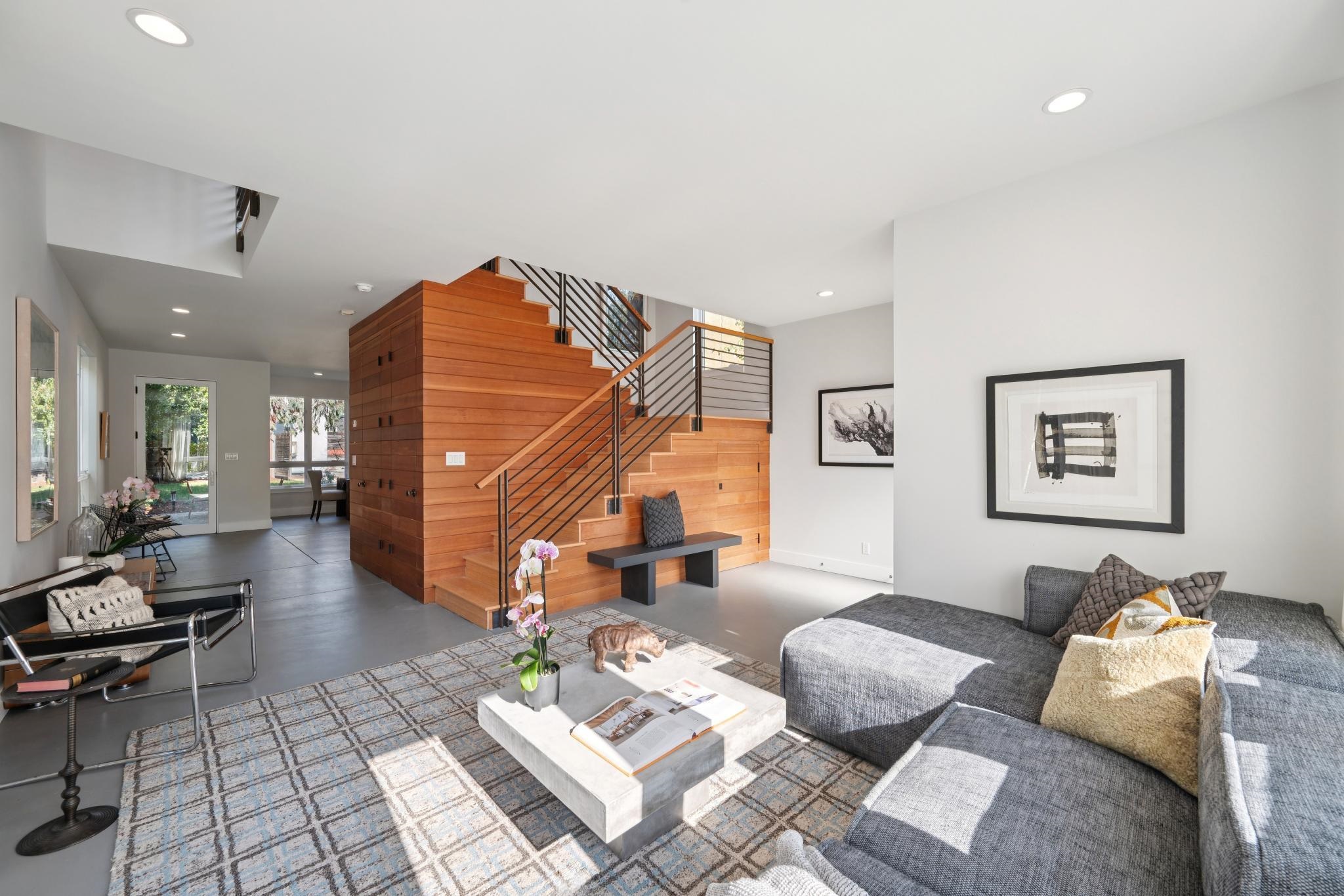 Detail Gallery Image 9 of 60 For 1126 Ocean Avenue, Oakland,  CA 94608 - 2 Beds | 2/1 Baths