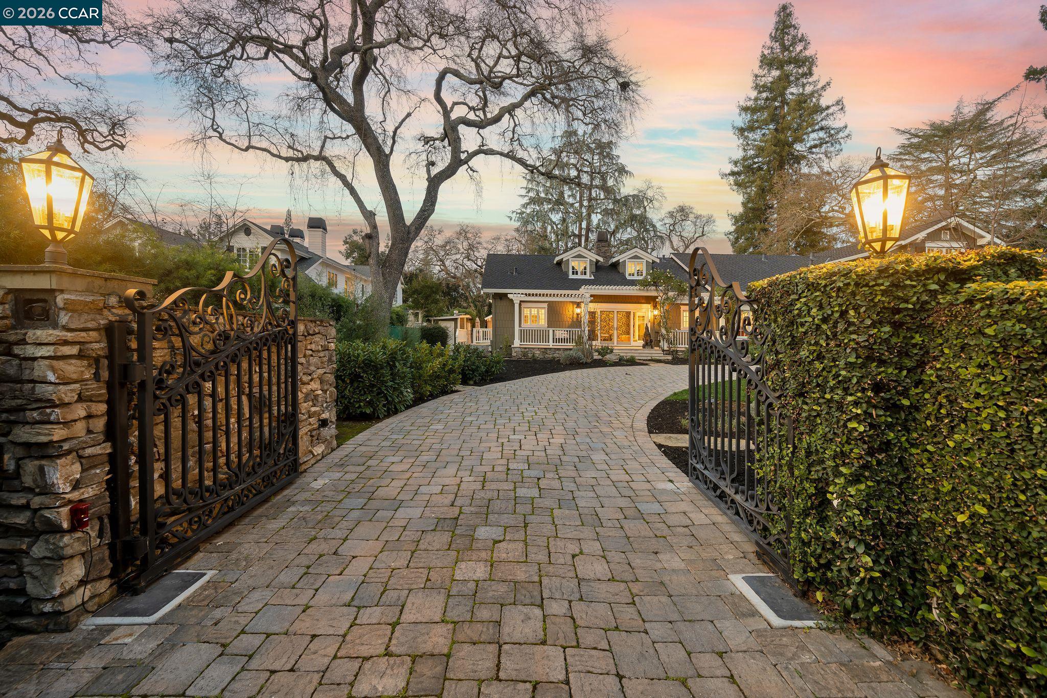 Detail Gallery Image 3 of 60 For 1749 Alameda Diablo, Diablo,  CA 94528 - 6 Beds | 9/1 Baths