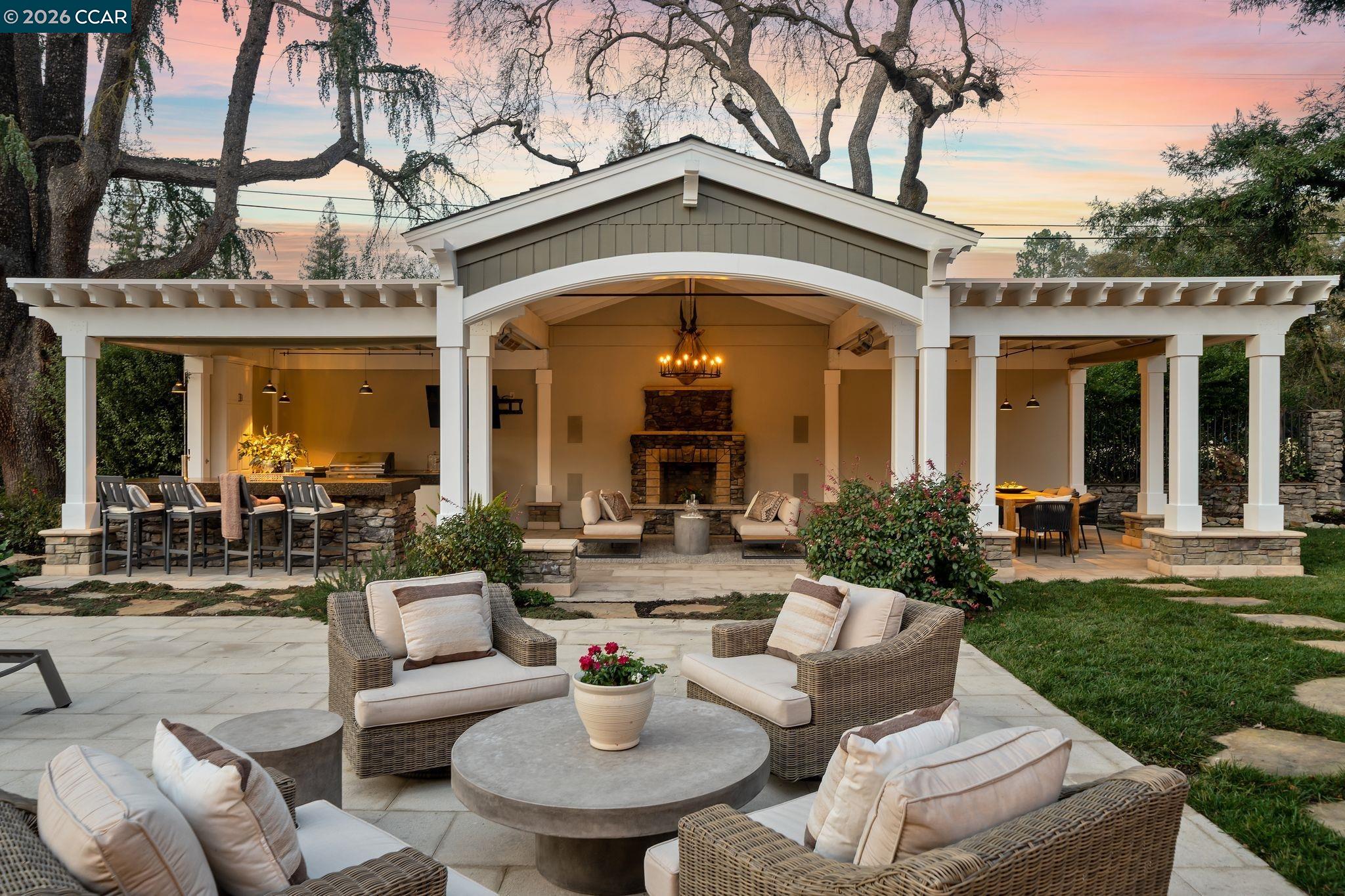 Detail Gallery Image 7 of 60 For 1749 Alameda Diablo, Diablo,  CA 94528 - 6 Beds | 9/1 Baths