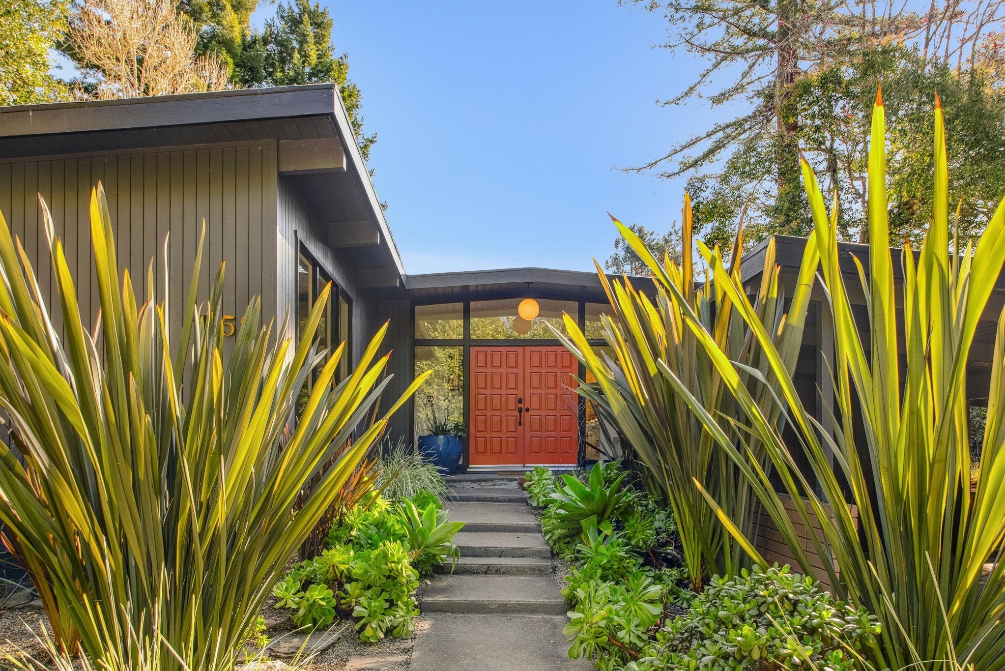 Detail Gallery Image 2 of 47 For 58 Arlington Ave, Kensington,  CA 94707 - 4 Beds | 2 Baths