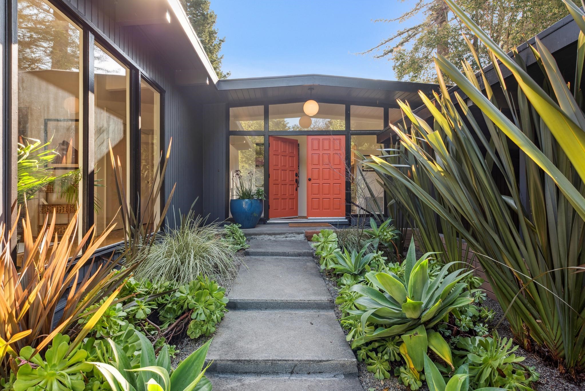 Detail Gallery Image 3 of 47 For 58 Arlington Ave, Kensington,  CA 94707 - 4 Beds | 2 Baths