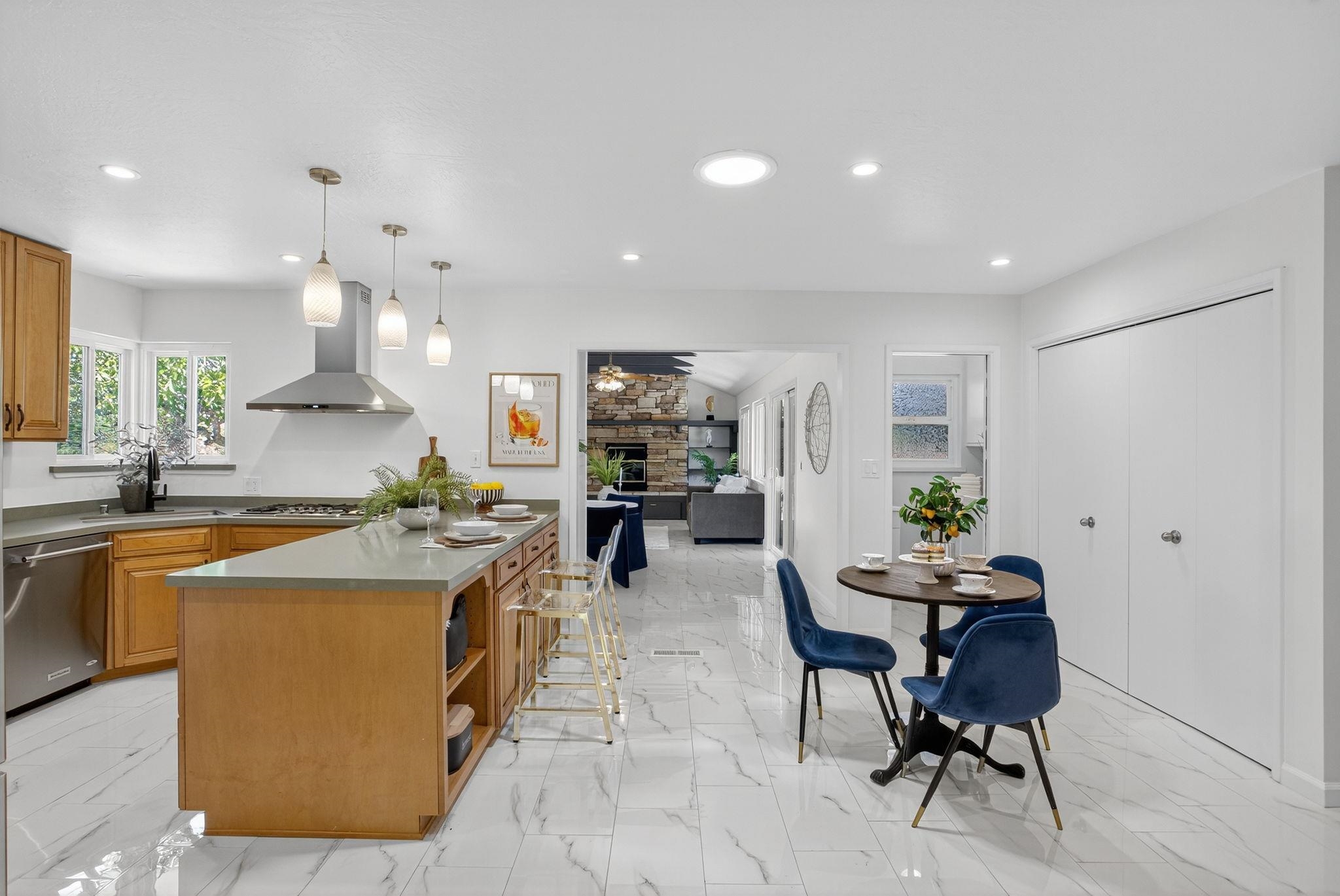 Detail Gallery Image 14 of 60 For 350 Elysian Fields Dr, Oakland,  CA 94605 - 3 Beds | 2 Baths