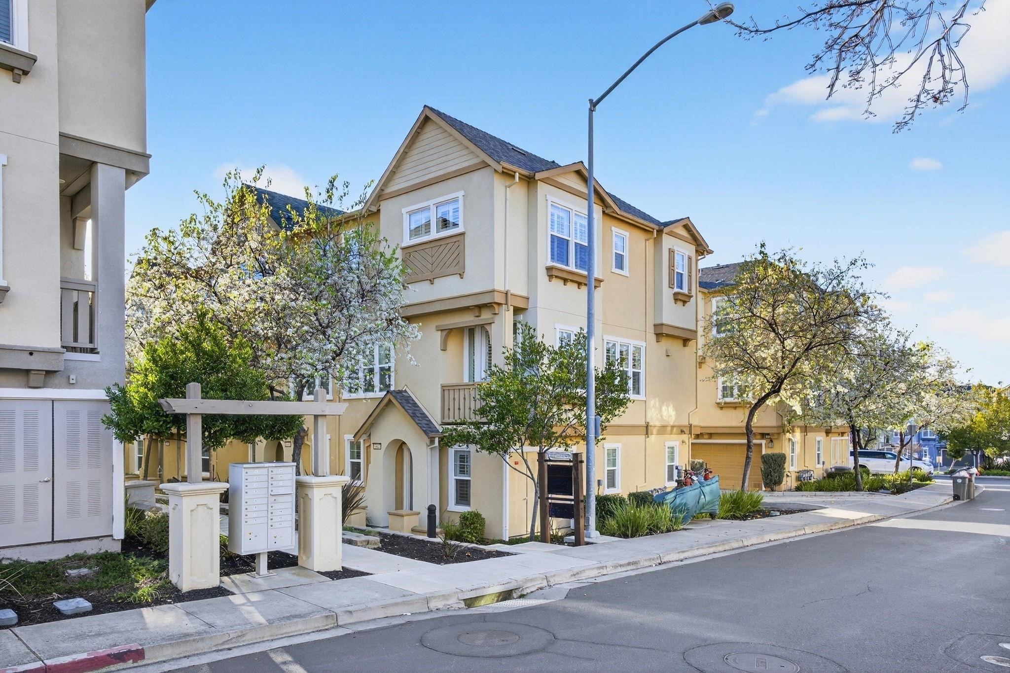 Detail Gallery Image 3 of 60 For 3662 Branding Iron Pl, Dublin,  CA 94568 - 3 Beds | 2/1 Baths
