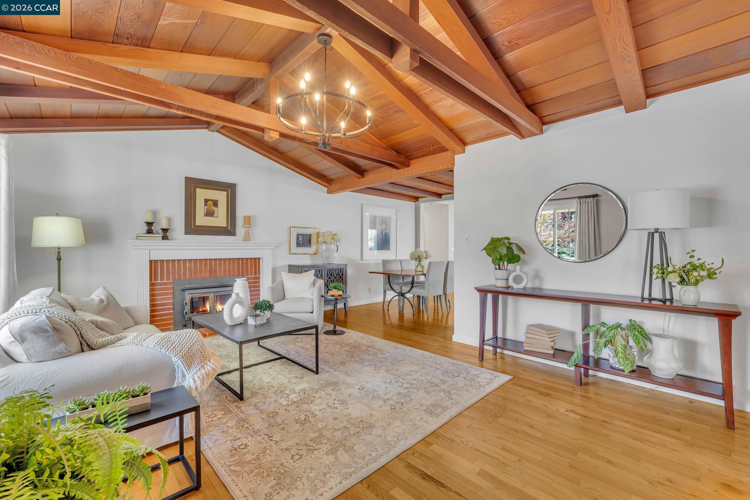 Detail Gallery Image 2 of 60 For 112 Danvilla Ct, Danville,  CA 94526 - 4 Beds | 2/1 Baths