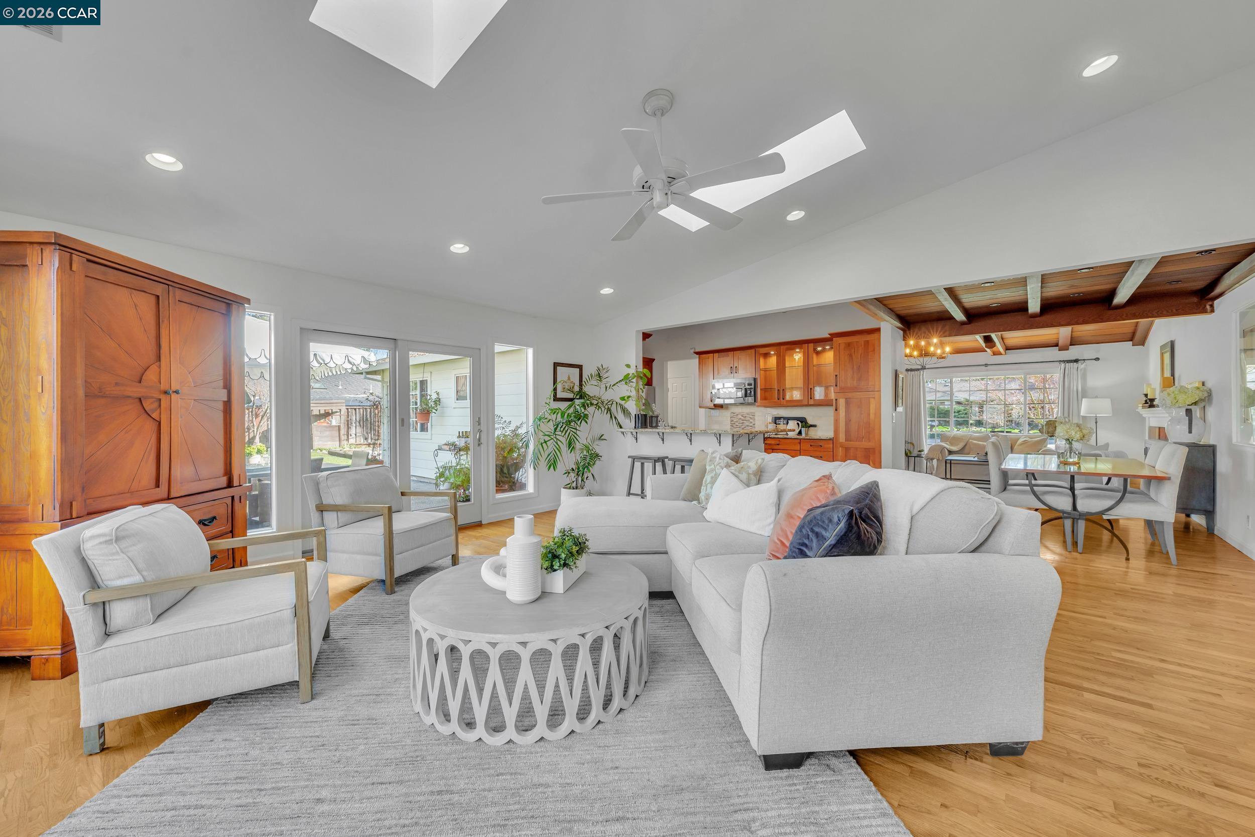 Detail Gallery Image 4 of 60 For 112 Danvilla Ct, Danville,  CA 94526 - 4 Beds | 2/1 Baths