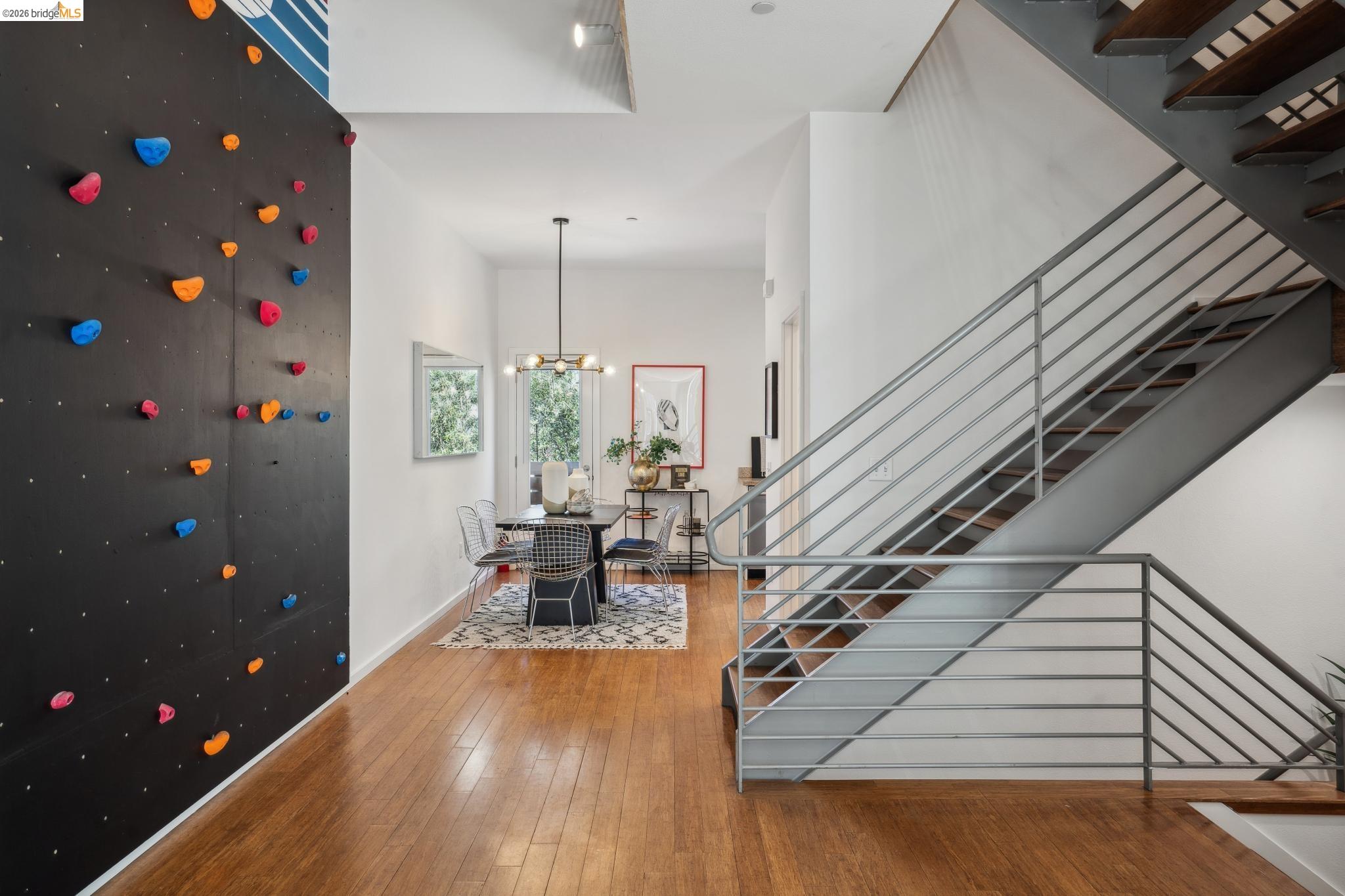 Detail Gallery Image 11 of 44 For 4067 Shafter Ave, Oakland,  CA 94609 - 3 Beds | 3/1 Baths