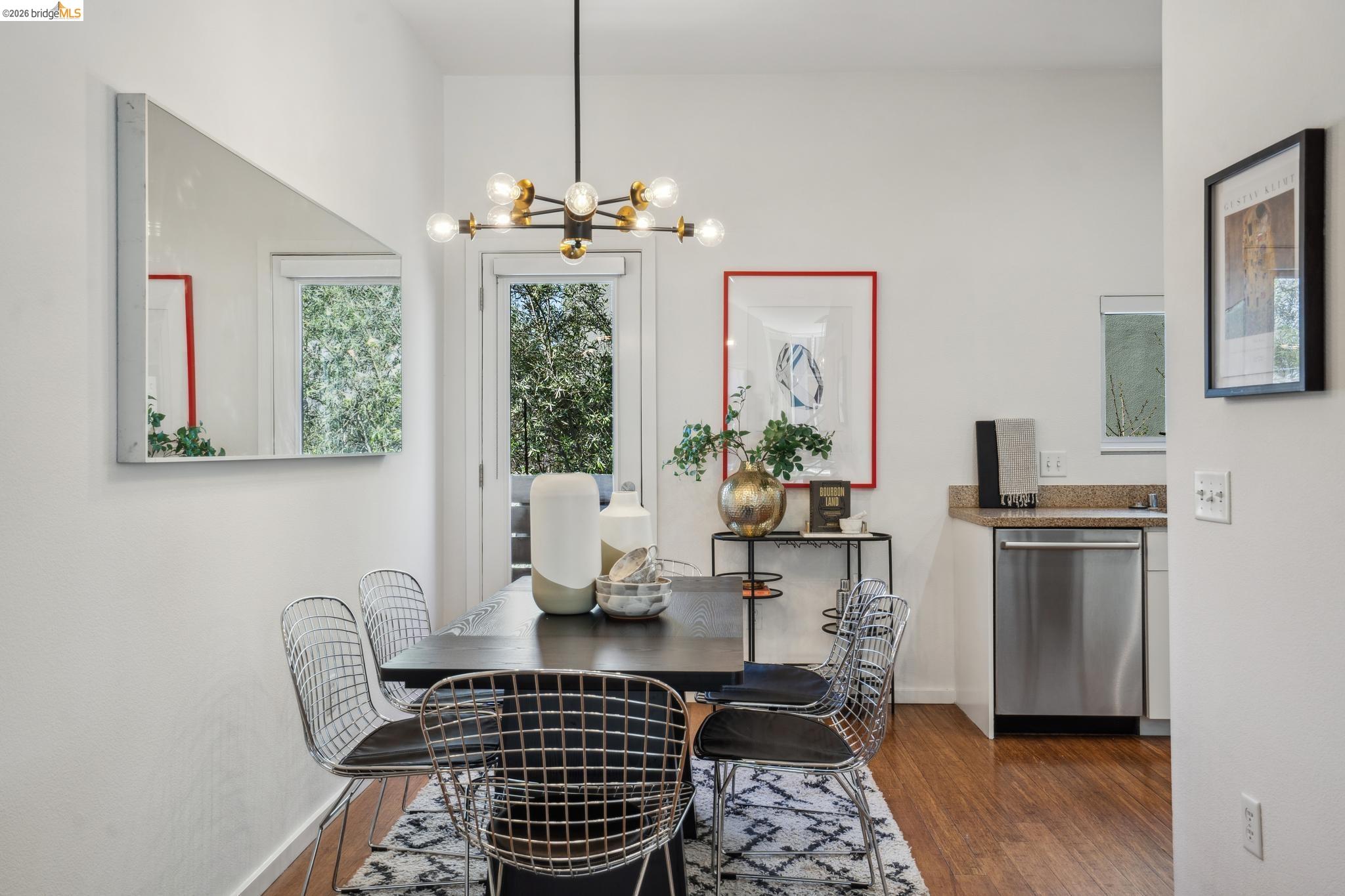 Detail Gallery Image 13 of 44 For 4067 Shafter Ave, Oakland,  CA 94609 - 3 Beds | 3/1 Baths