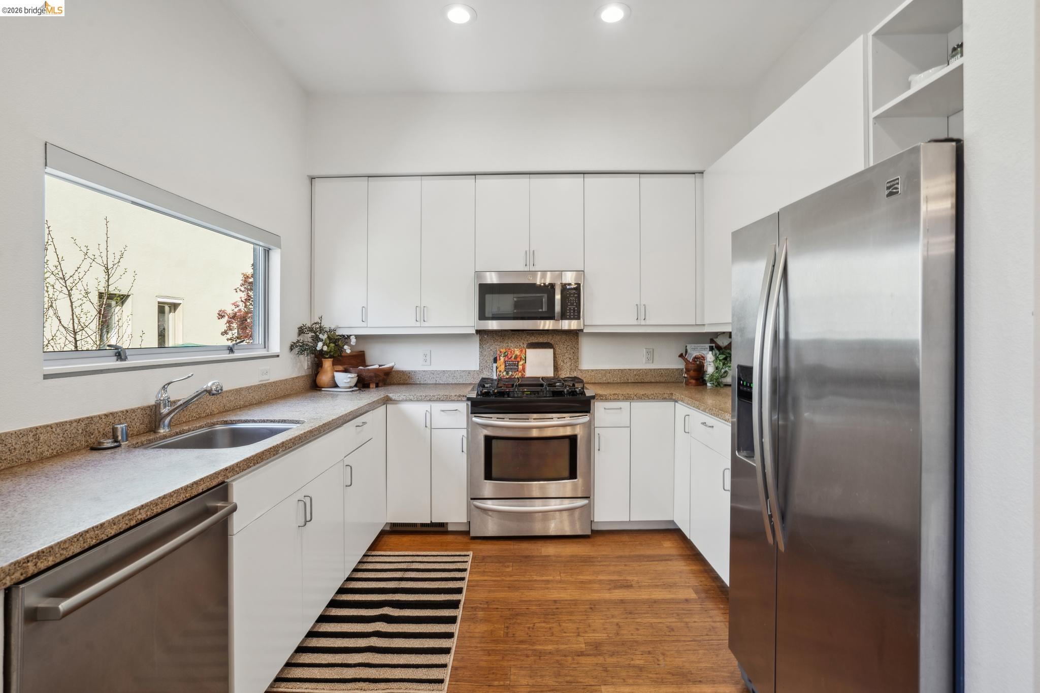 Detail Gallery Image 17 of 44 For 4067 Shafter Ave, Oakland,  CA 94609 - 3 Beds | 3/1 Baths