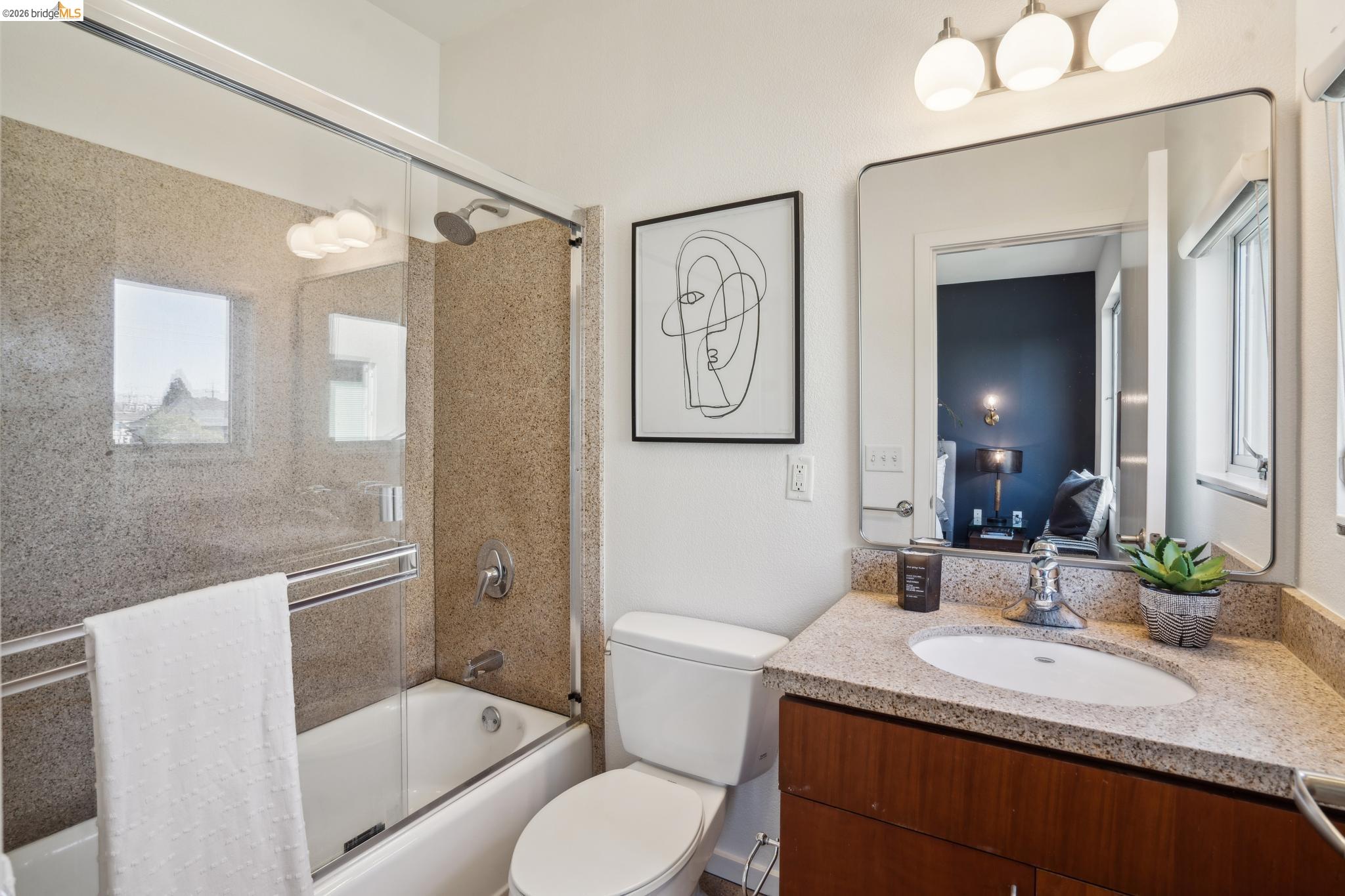 Detail Gallery Image 27 of 44 For 4067 Shafter Ave, Oakland,  CA 94609 - 3 Beds | 3/1 Baths