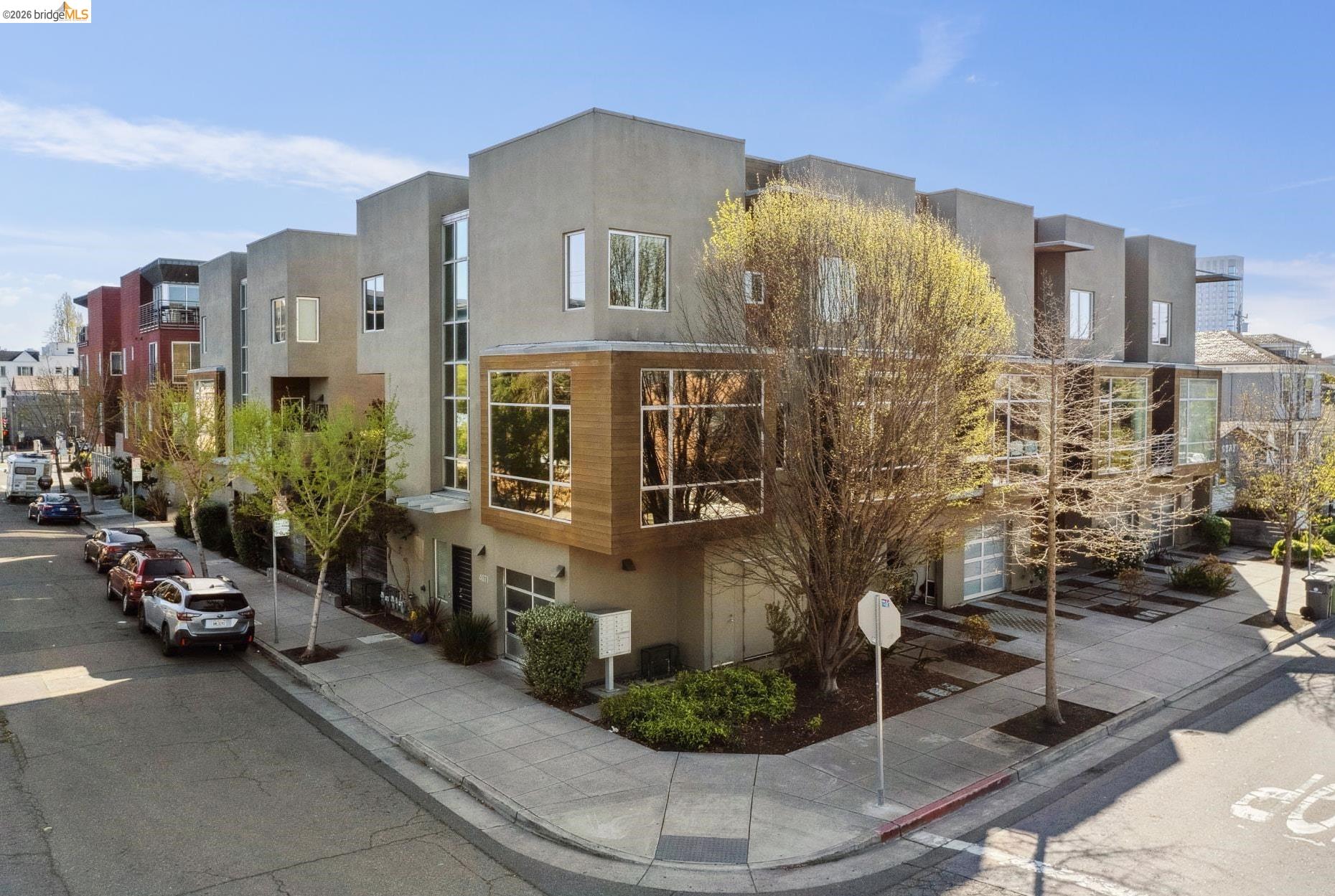 Detail Gallery Image 4 of 44 For 4067 Shafter Ave, Oakland,  CA 94609 - 3 Beds | 3/1 Baths