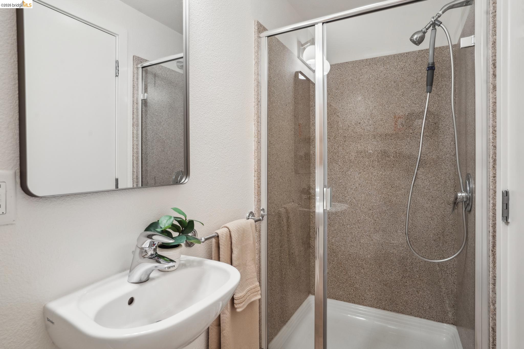 Detail Gallery Image 38 of 44 For 4067 Shafter Ave, Oakland,  CA 94609 - 3 Beds | 3/1 Baths