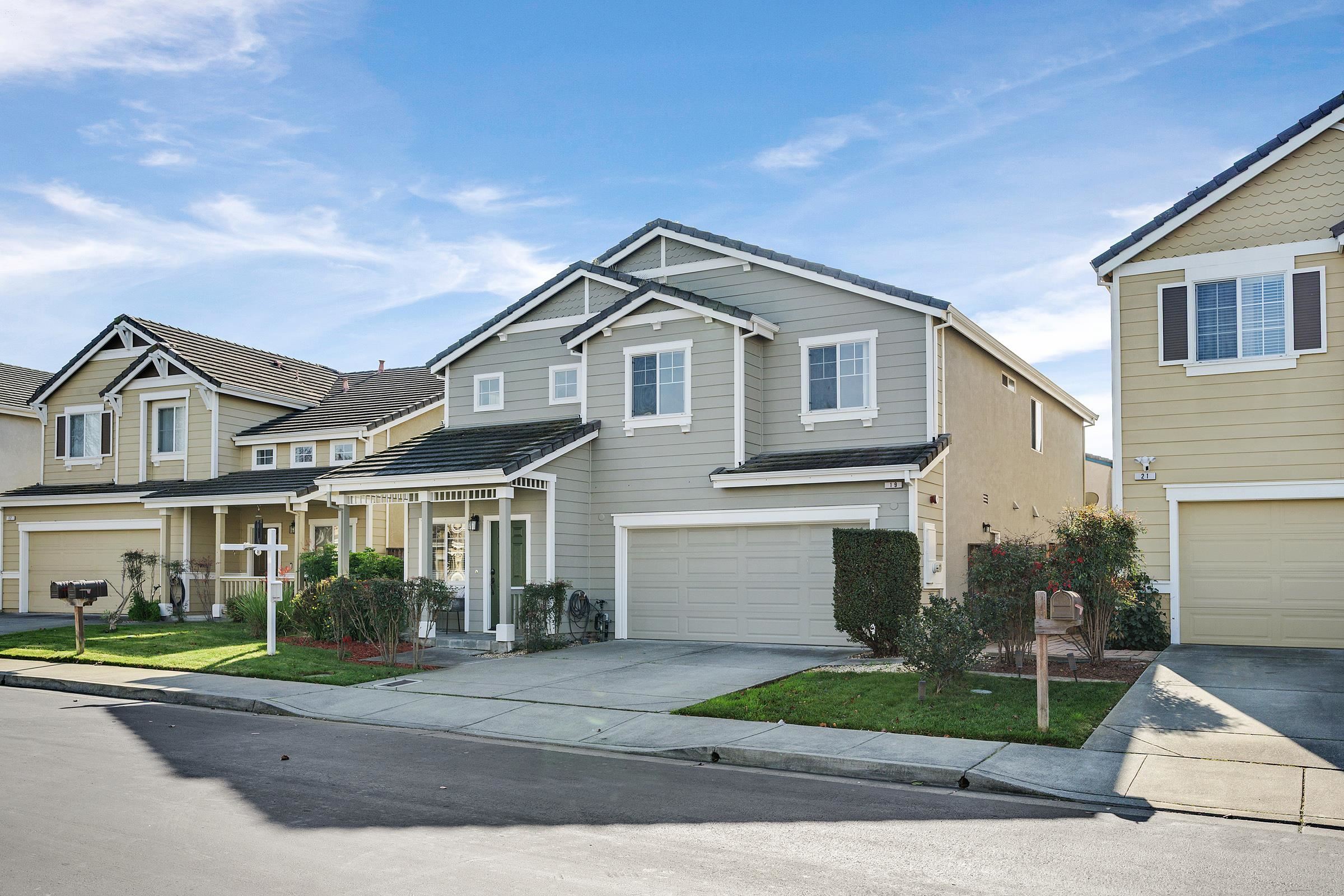 Detail Gallery Image 2 of 43 For 19 Kevin Ln, American Canyon,  CA 94503 - 4 Beds | 2/1 Baths