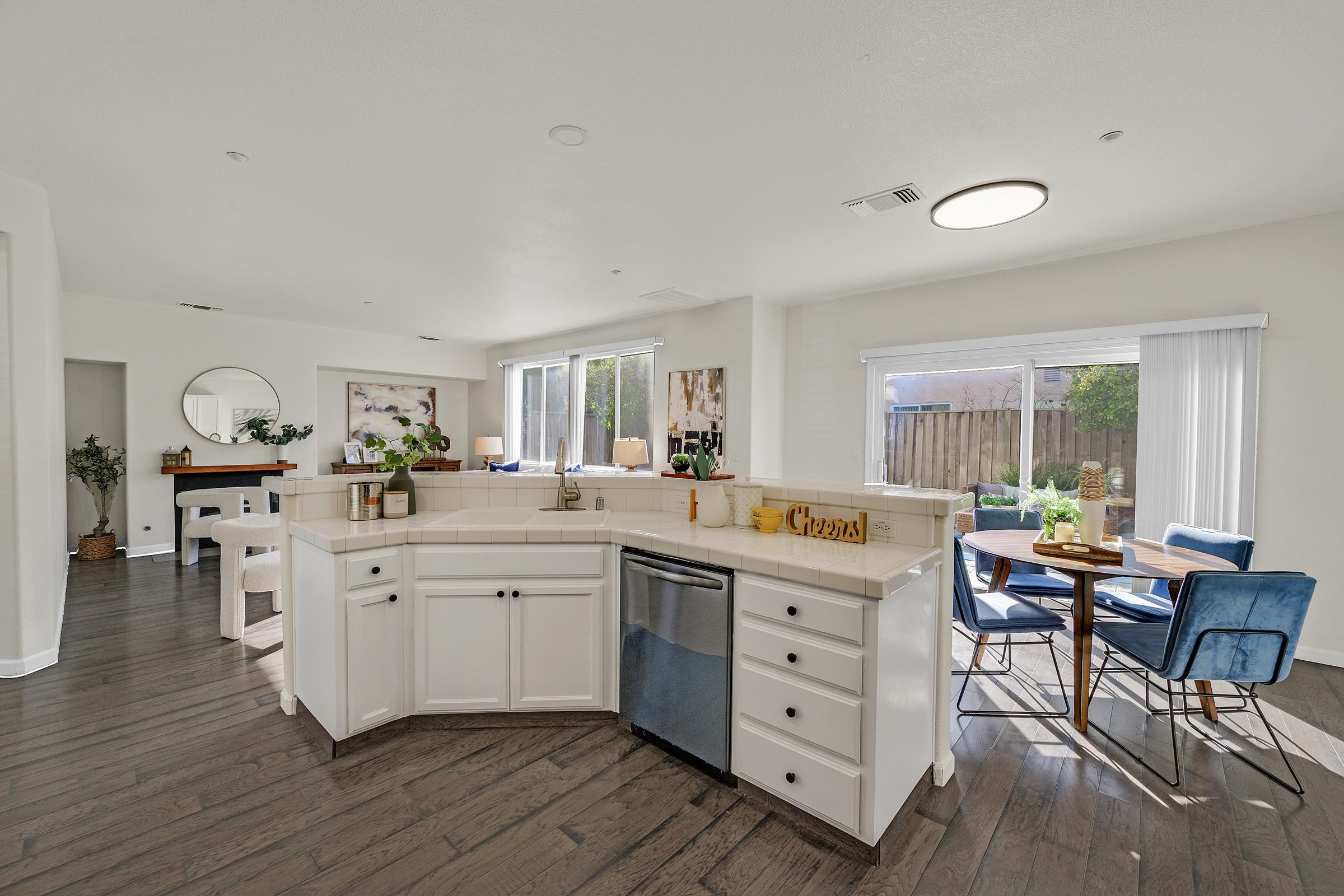 Detail Gallery Image 13 of 43 For 19 Kevin Ln, American Canyon,  CA 94503 - 4 Beds | 2/1 Baths