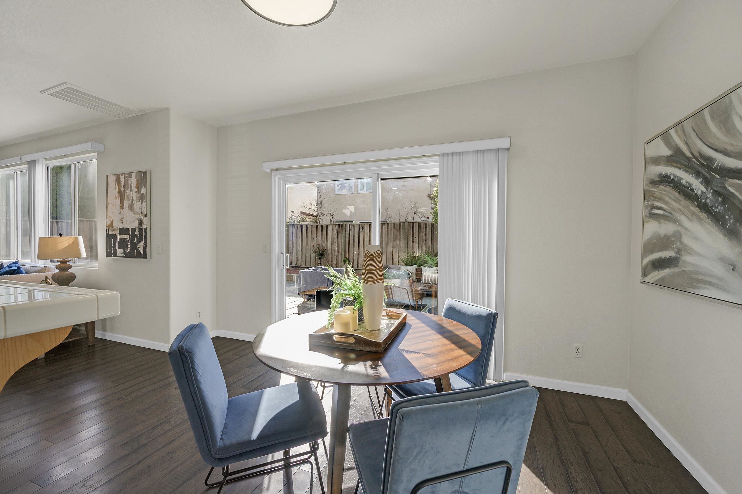 Detail Gallery Image 14 of 43 For 19 Kevin Ln, American Canyon,  CA 94503 - 4 Beds | 2/1 Baths