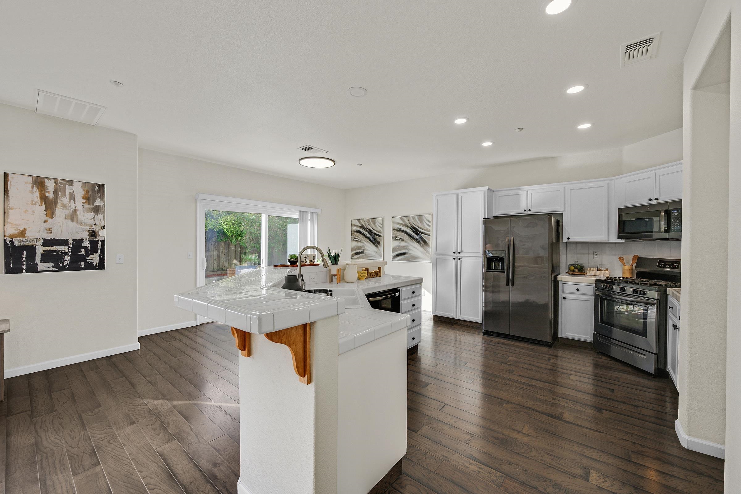 Detail Gallery Image 15 of 43 For 19 Kevin Ln, American Canyon,  CA 94503 - 4 Beds | 2/1 Baths