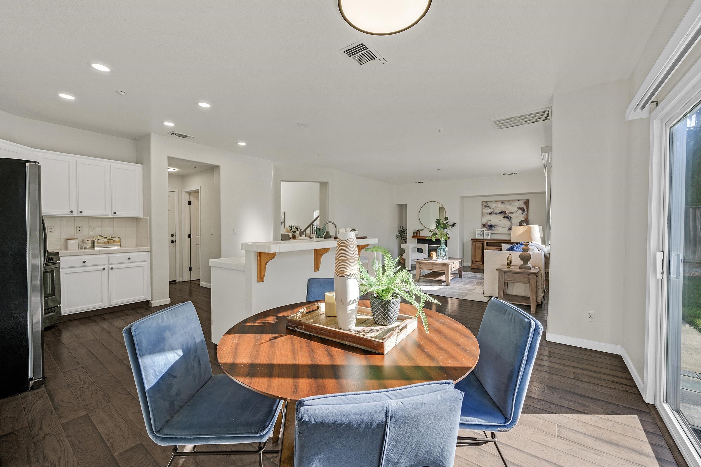 Detail Gallery Image 18 of 43 For 19 Kevin Ln, American Canyon,  CA 94503 - 4 Beds | 2/1 Baths