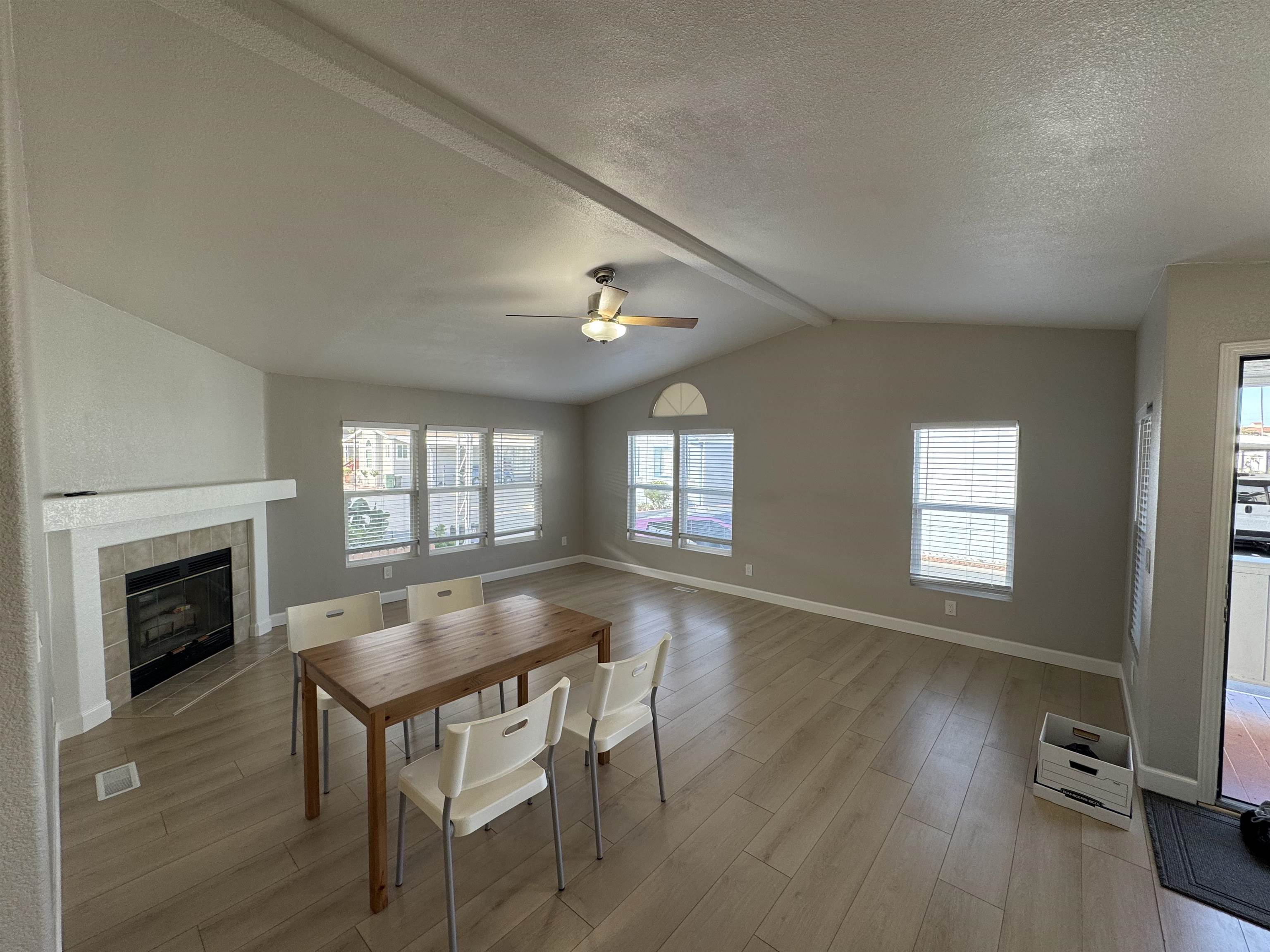 Detail Gallery Image 3 of 17 For 2151 Oakland Rd #232,  San Jose,  CA 95131 - 3 Beds | 2 Baths