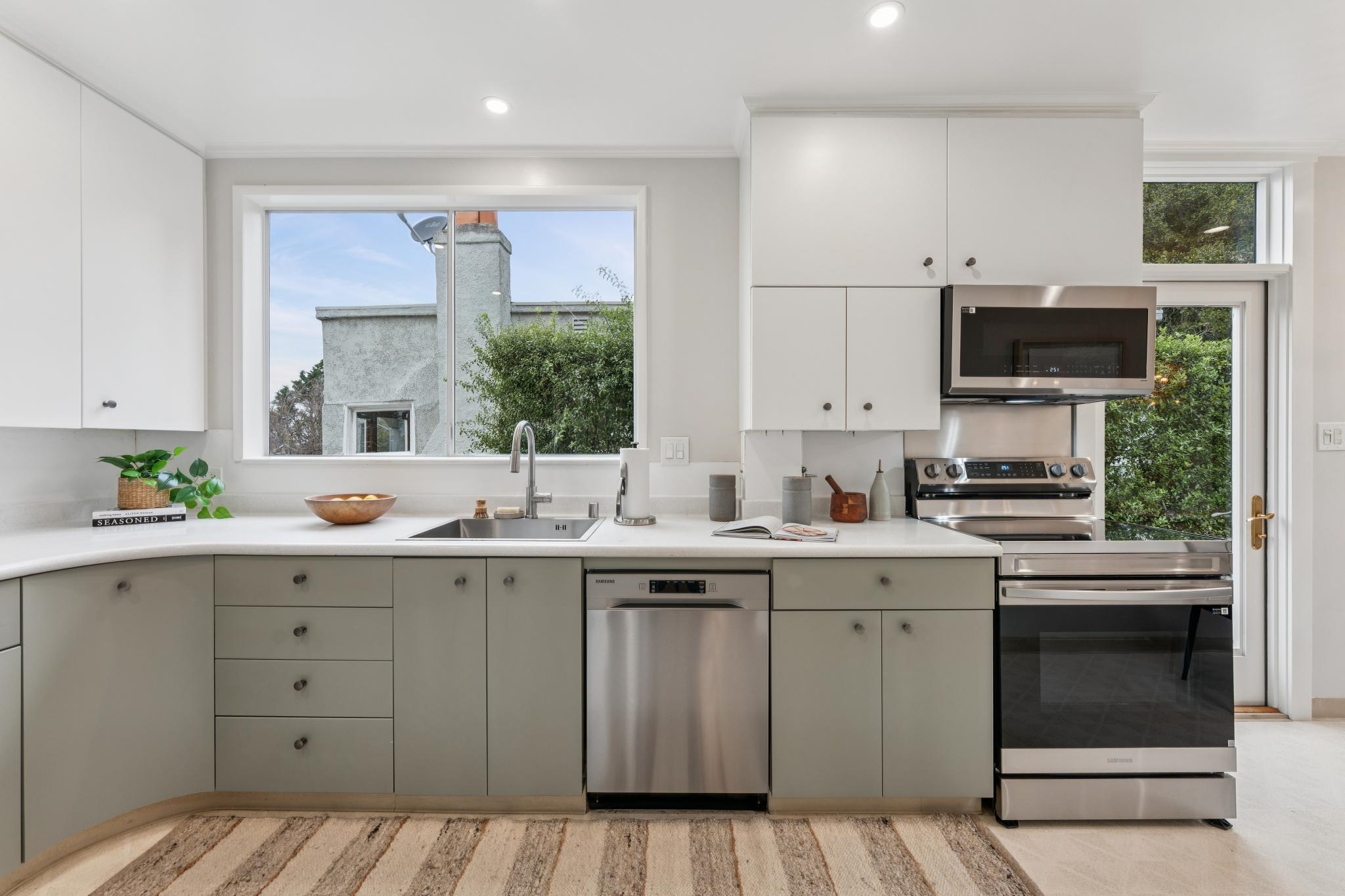 Detail Gallery Image 21 of 60 For 225 Arlington Ave., Kensington,  CA 94707 - 4 Beds | 3 Baths