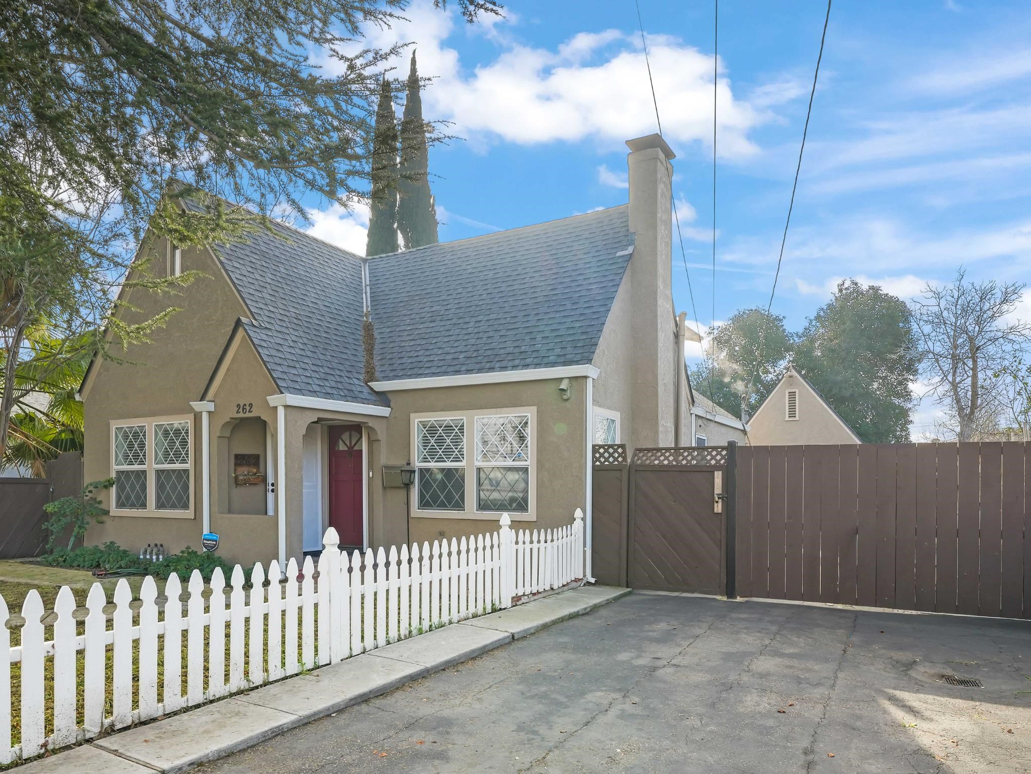 Detail Gallery Image 2 of 43 For 262 W Lowell Ave, Tracy,  CA 95376 - 3 Beds | 2 Baths