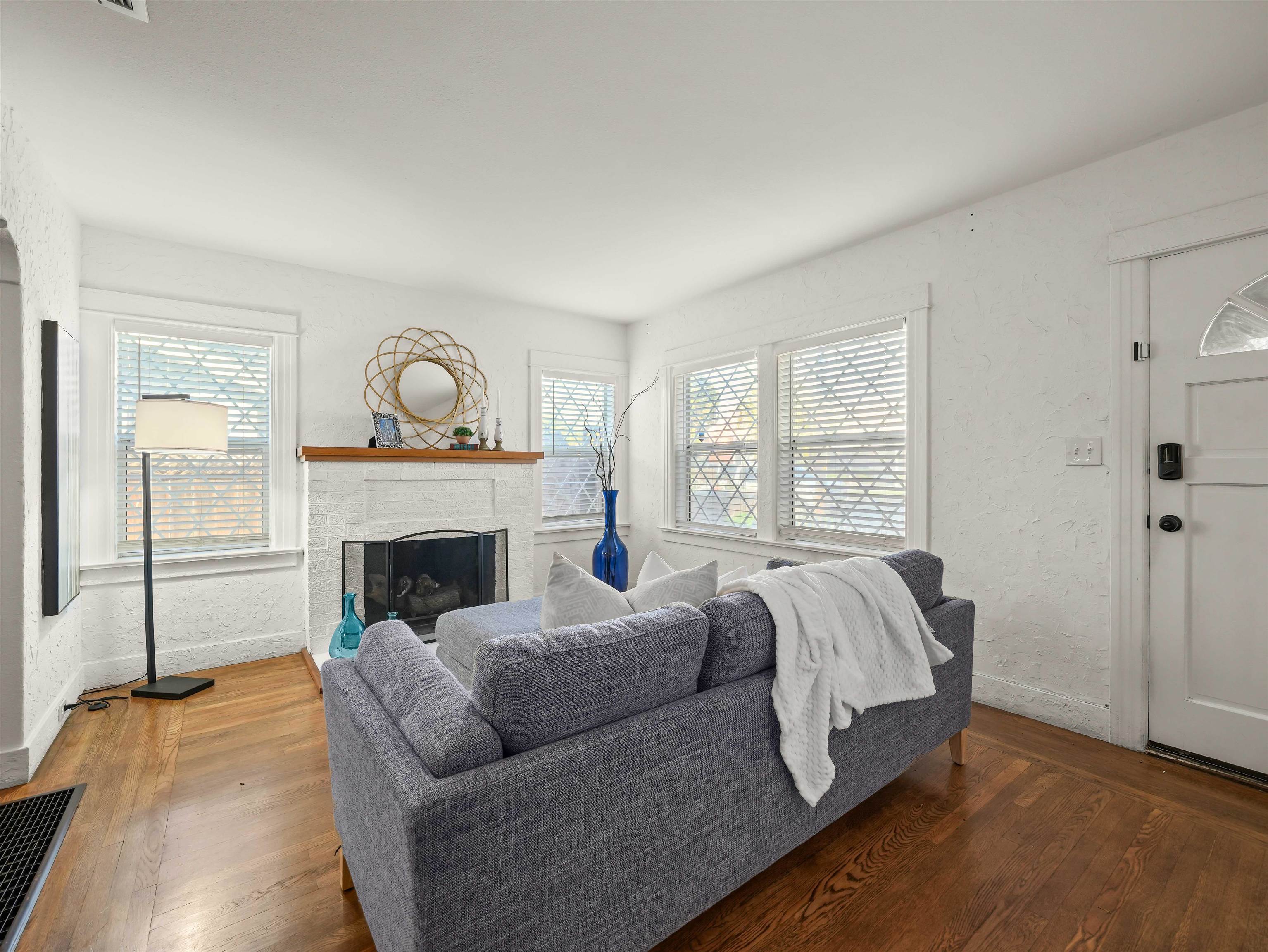 Detail Gallery Image 4 of 43 For 262 W Lowell Ave, Tracy,  CA 95376 - 3 Beds | 2 Baths