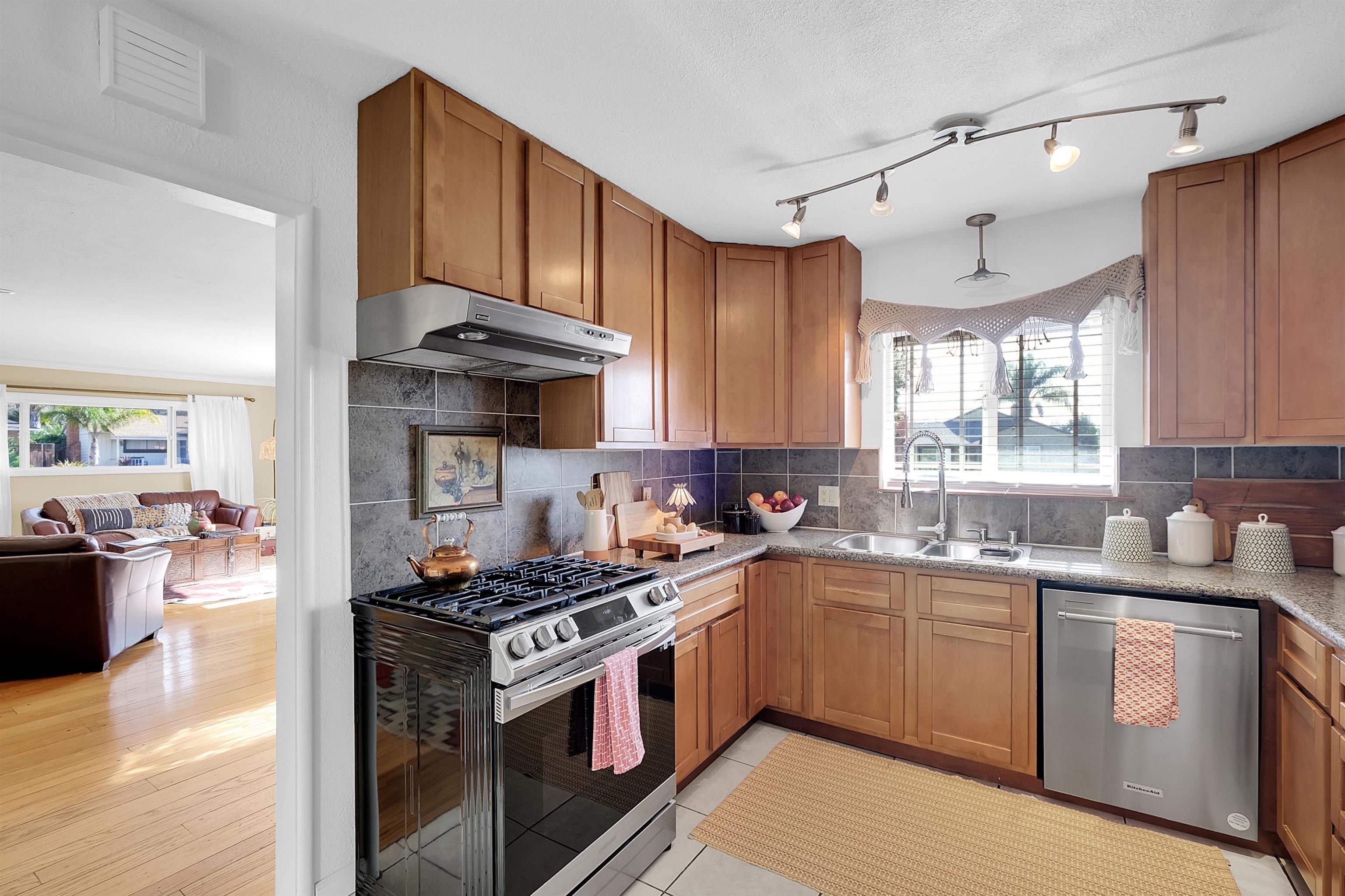 Detail Gallery Image 14 of 28 For 890 Linwood Way, San Leandro,  CA 94577 - 3 Beds | 2 Baths