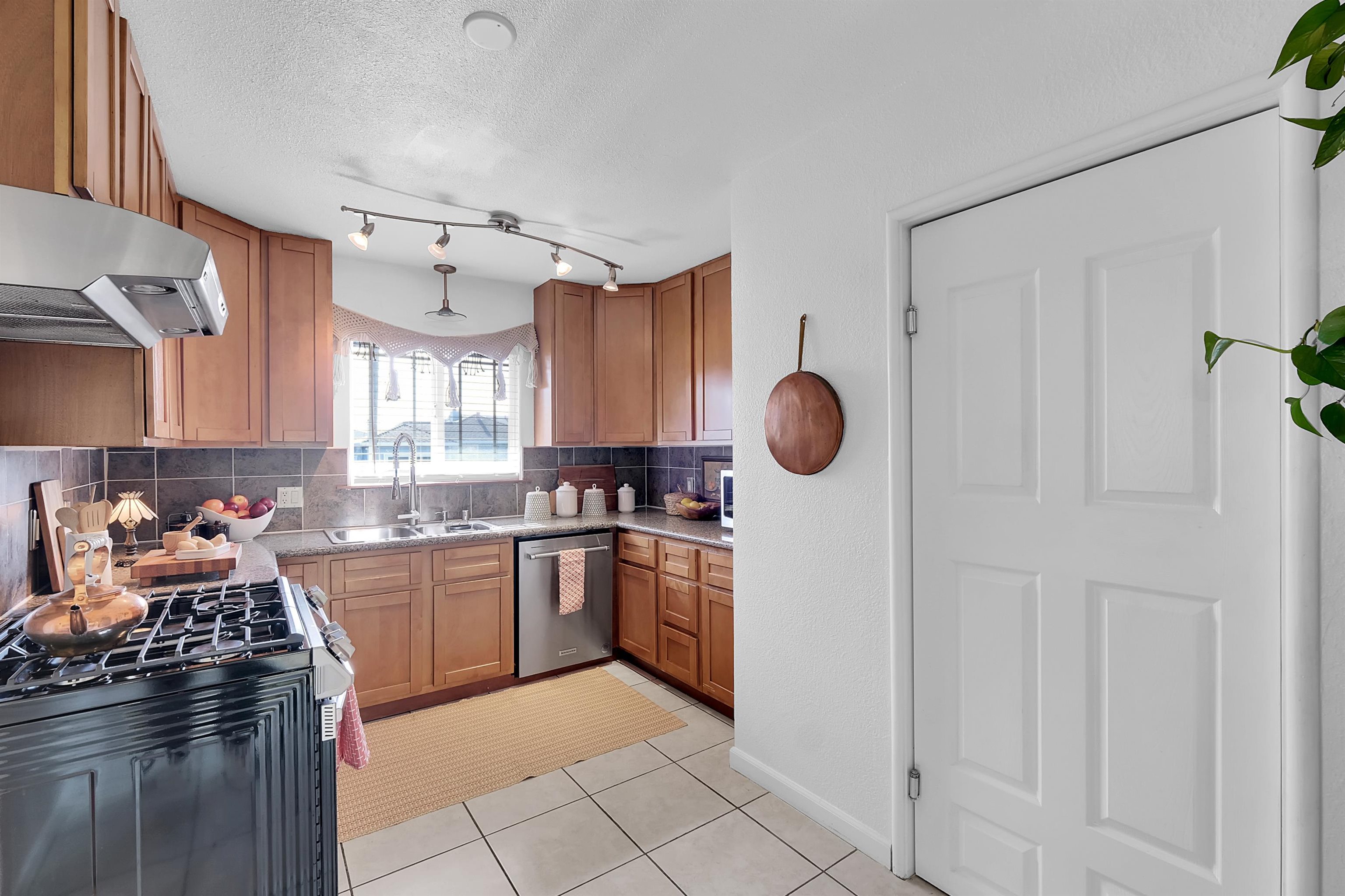 Detail Gallery Image 15 of 28 For 890 Linwood Way, San Leandro,  CA 94577 - 3 Beds | 2 Baths