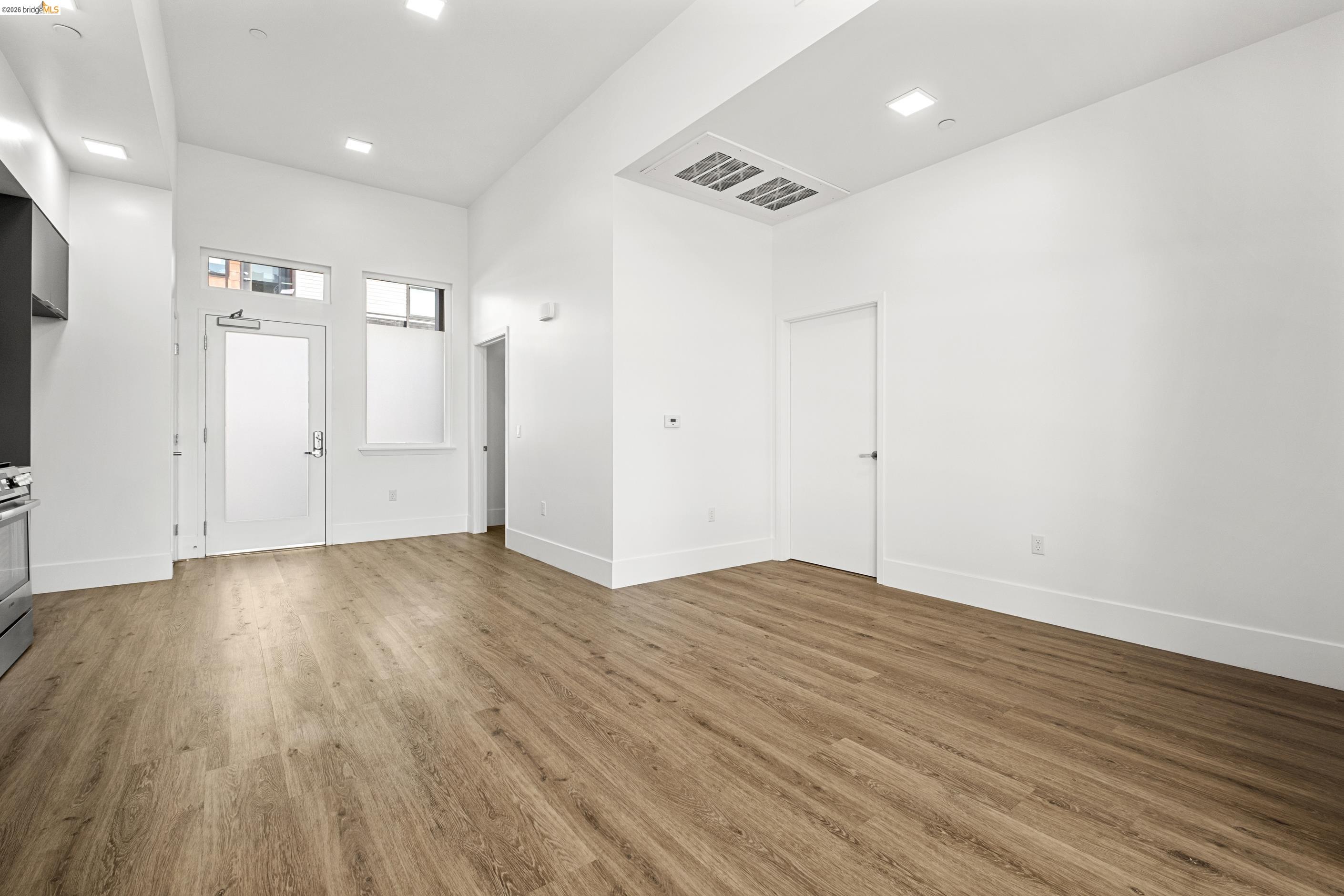 Photo #3: 41122337 Listing: Photo #3
