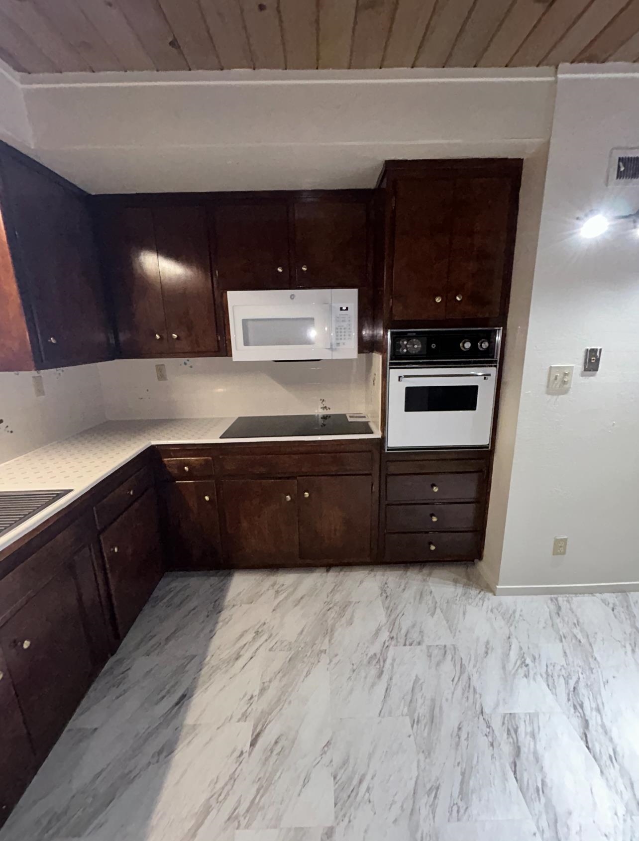 Detail Gallery Image 6 of 28 For 902 F, Davis,  CA 95616 - 3 Beds | 1/1 Baths