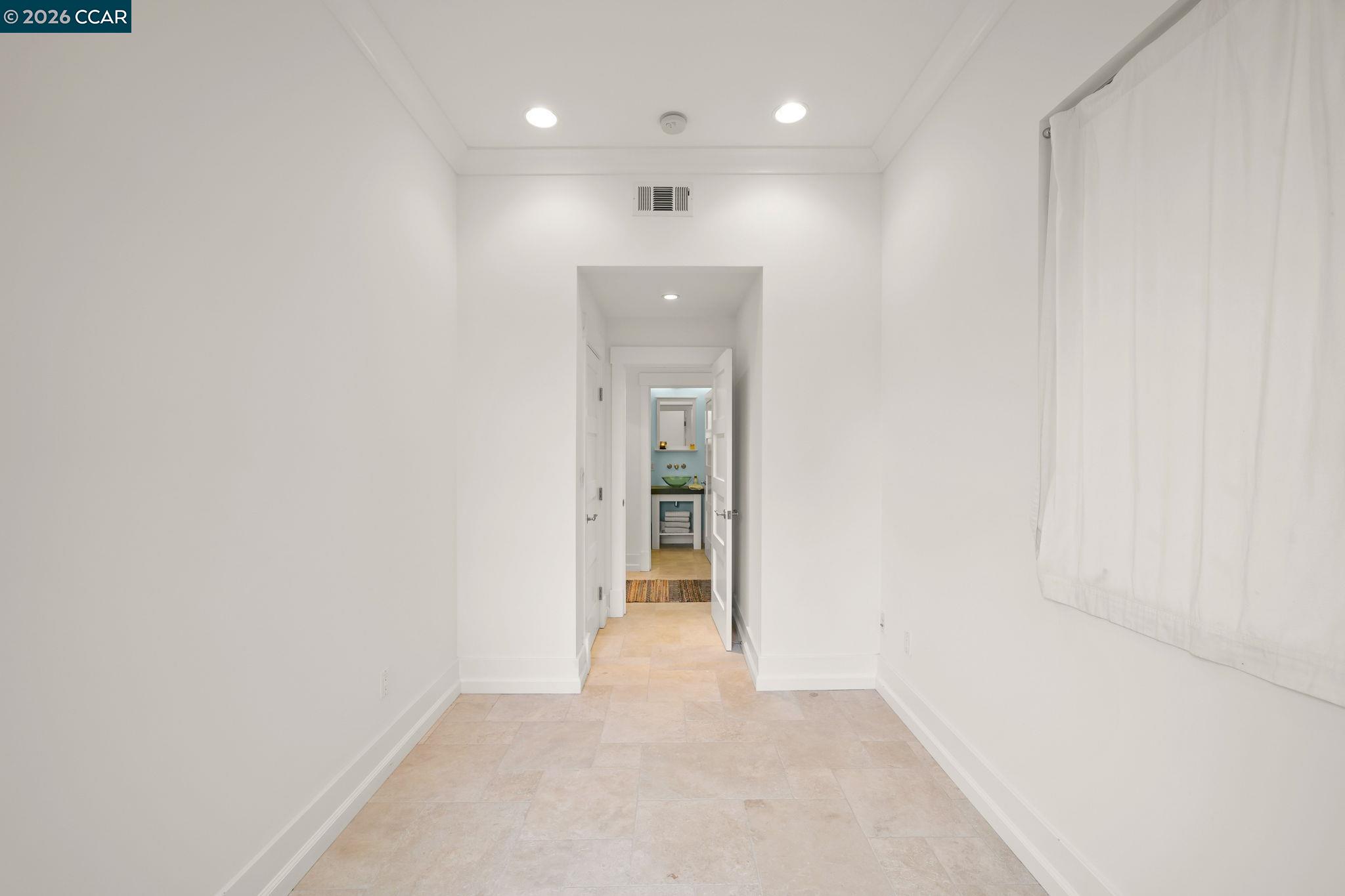 Detail Gallery Image 11 of 59 For 1333 Warren St, Martinez,  CA 94553 - 4 Beds | 3 Baths